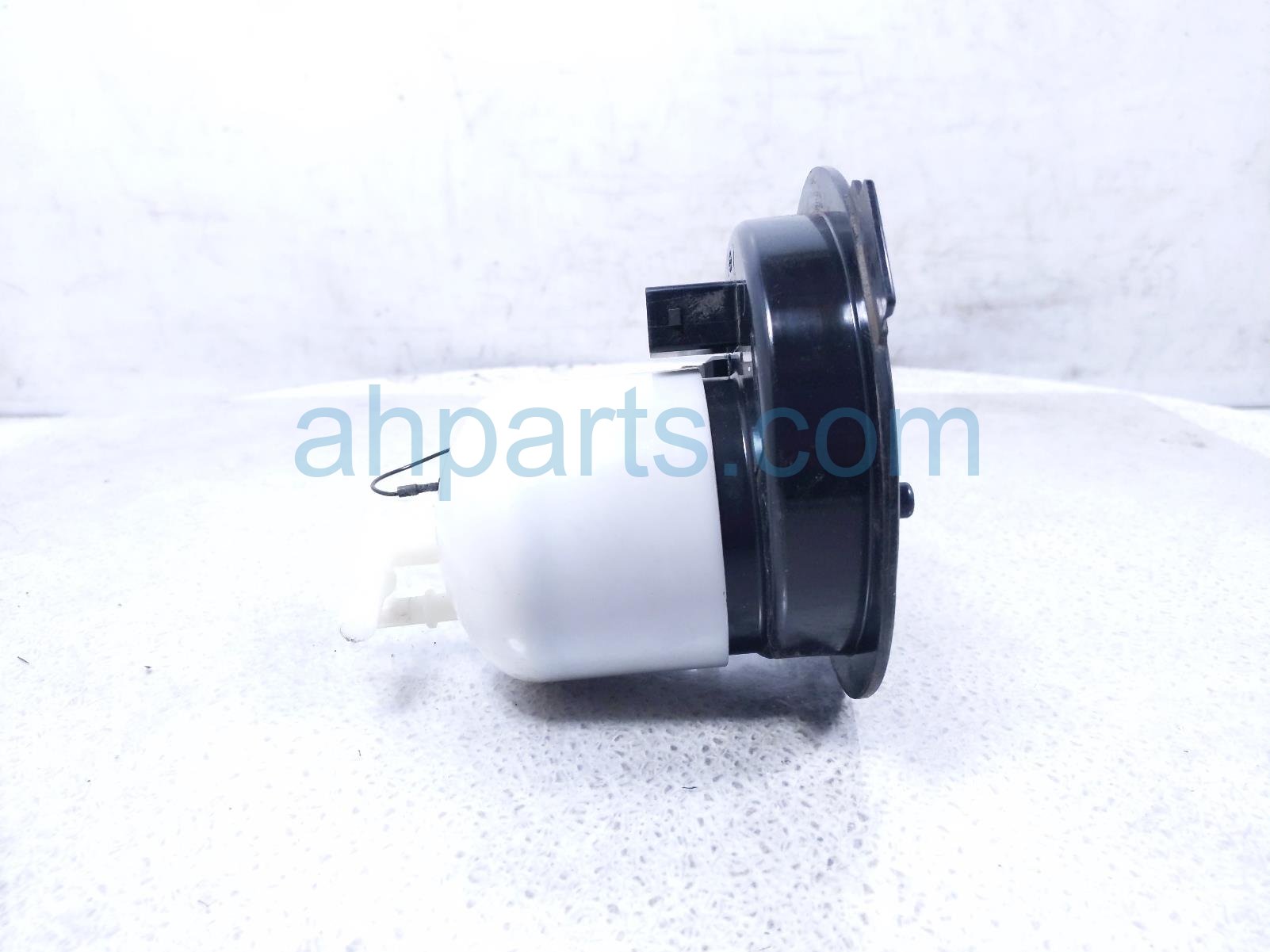 2011 Porsche Panamera Fuel Filter W/ Flange 4.8l 970 201 424 03 Replacement 2011 Porsche Panamera Fuel Filter W/ Flange 4.8l 970 201 424 03 Replacement thumbnail
