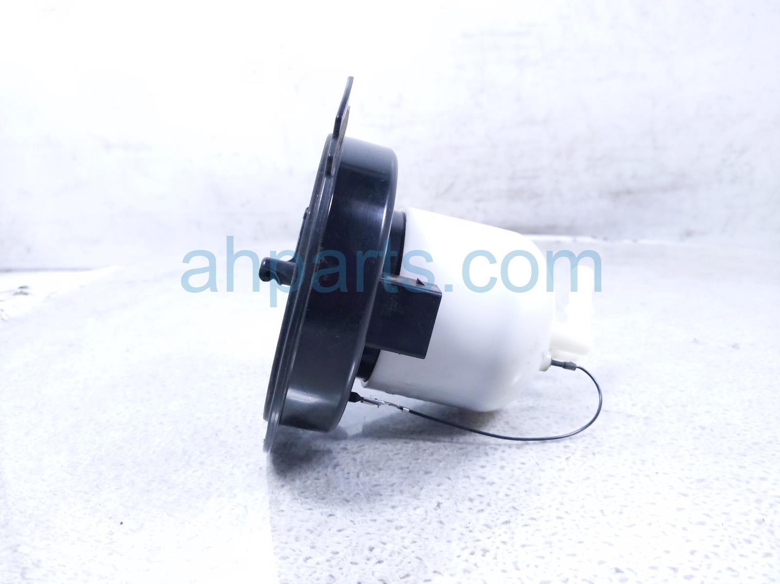 2011 Porsche Panamera Fuel Filter W/ Flange 4.8l 970 201 424 03 Replacement 2011 Porsche Panamera Fuel Filter W/ Flange 4.8l 970 201 424 03 Replacement thumbnail