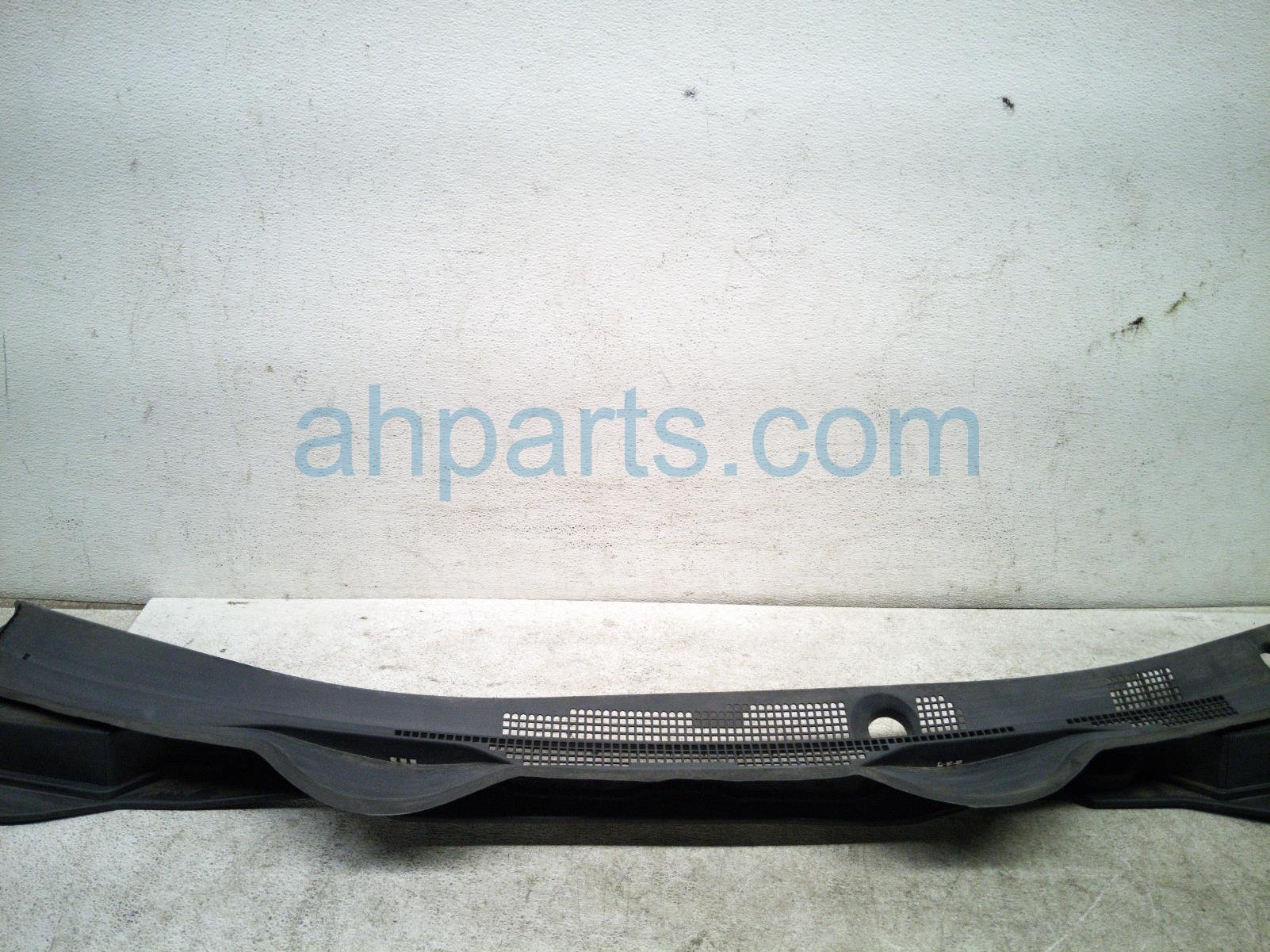 Honda WINDSHIELD COWL GRILLE PANEL