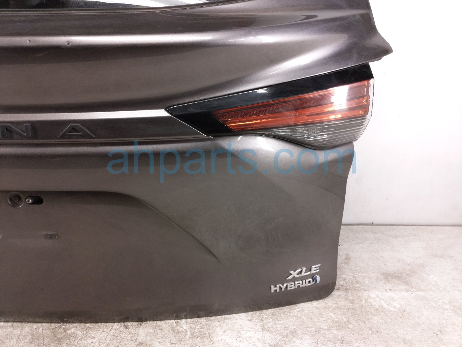 2022 Toyota Sienna Deck Trunk Lid Lift Gate / Tail Gate Grey 67005 08170 Replacement 2022 Toyota Sienna Deck Trunk Lid Lift Gate / Tail Gate Grey 67005 08170 Replacement thumbnail
