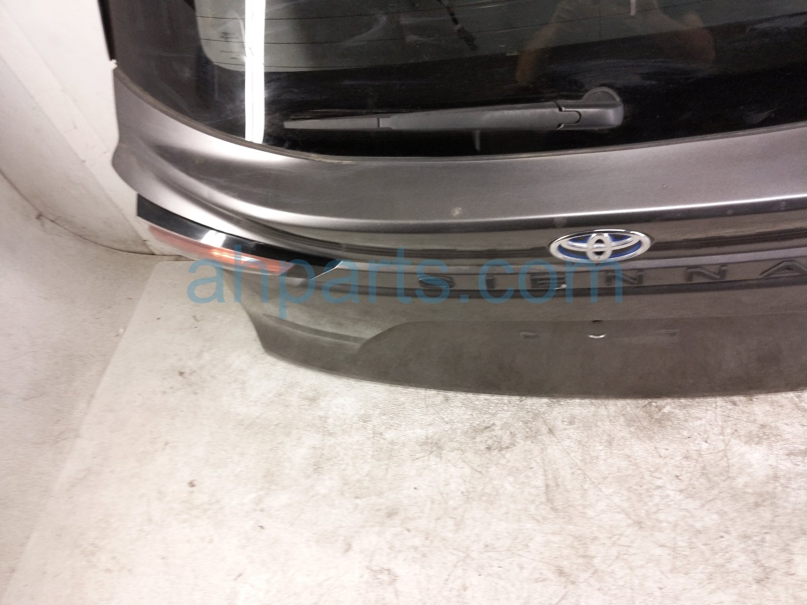 2022 Toyota Sienna Deck Trunk Lid Lift Gate / Tail Gate Grey 67005 08170 Replacement 2022 Toyota Sienna Deck Trunk Lid Lift Gate / Tail Gate Grey 67005 08170 Replacement thumbnail