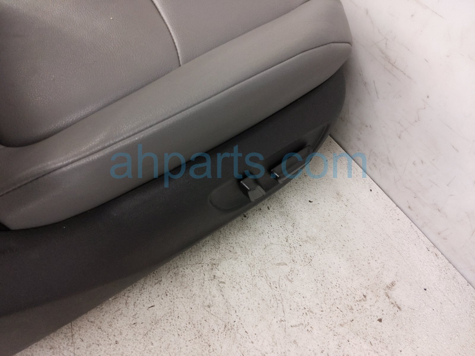 2022 Toyota Sienna Front Passenger Seat Grey W/ Airbag 71073 08270 B5 Replacement 2022 Toyota Sienna Front Passenger Seat Grey W/ Airbag 71073 08270 B5 Replacement thumbnail