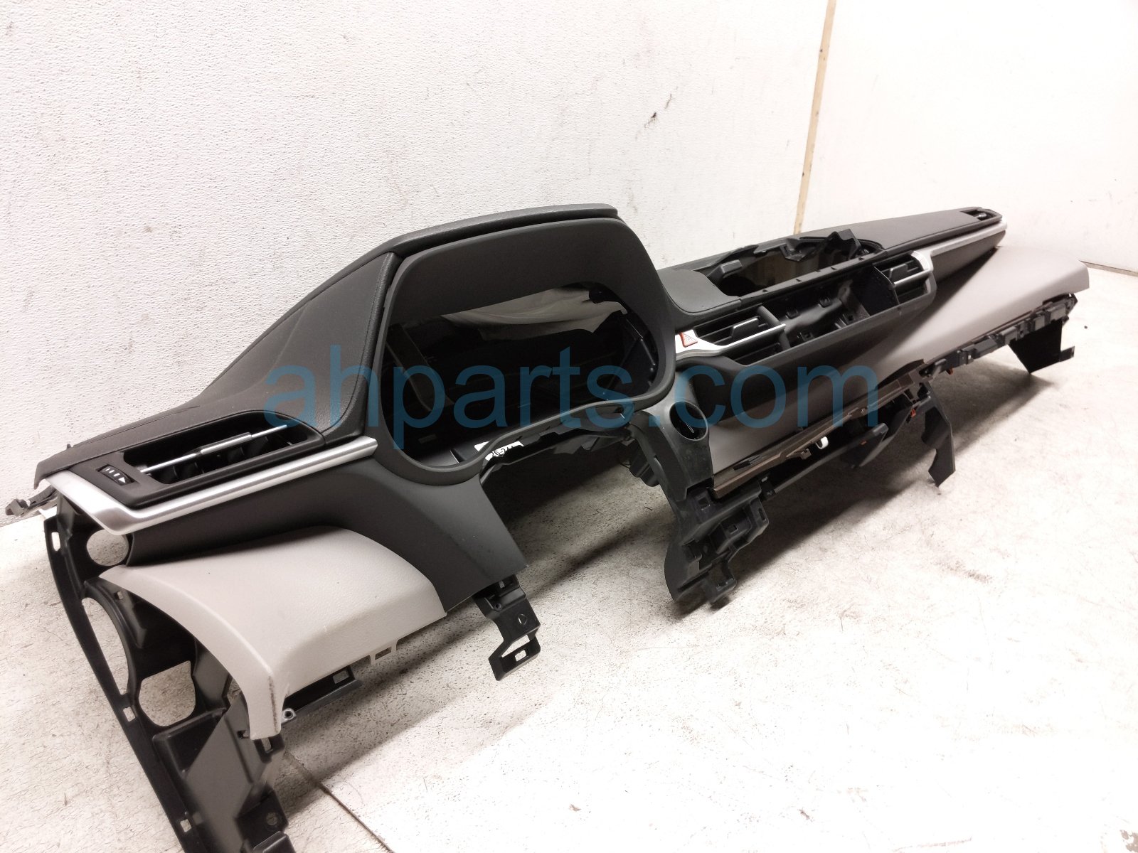 2022 Toyota Sienna Dashboard W/ Airbag 55400 0A050 C0 Replacement 2022 Toyota Sienna Dashboard W/ Airbag 55400 0A050 C0 Replacement thumbnail