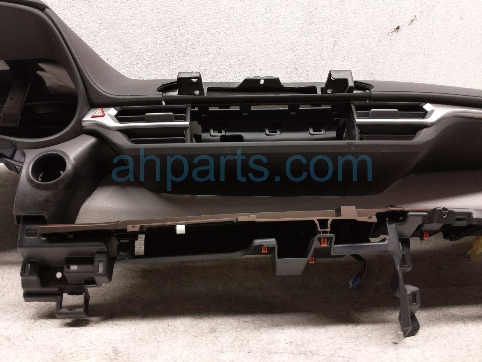 2022 Toyota Sienna Dashboard W/ Airbag 55400 0A050 C0 Replacement 2022 Toyota Sienna Dashboard W/ Airbag 55400 0A050 C0 Replacement thumbnail