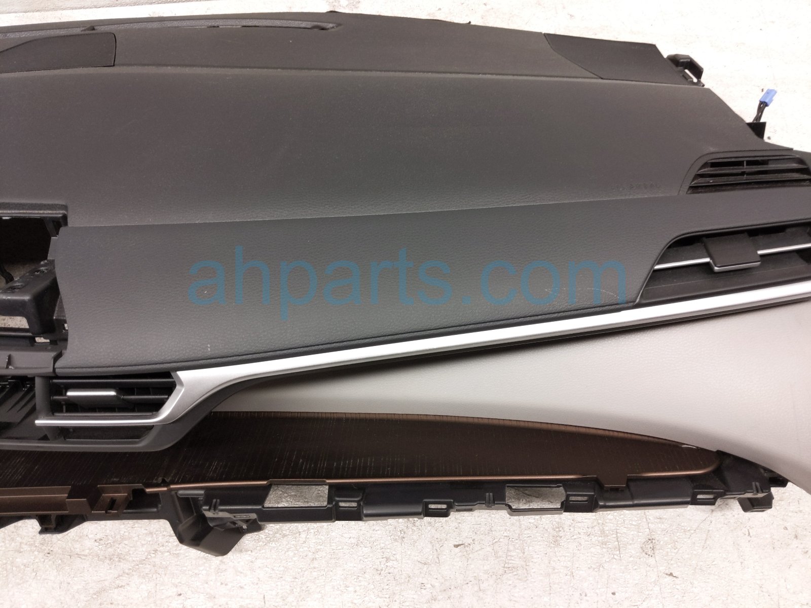 2022 Toyota Sienna Dashboard W/ Airbag 55400 0A050 C0 Replacement 2022 Toyota Sienna Dashboard W/ Airbag 55400 0A050 C0 Replacement thumbnail