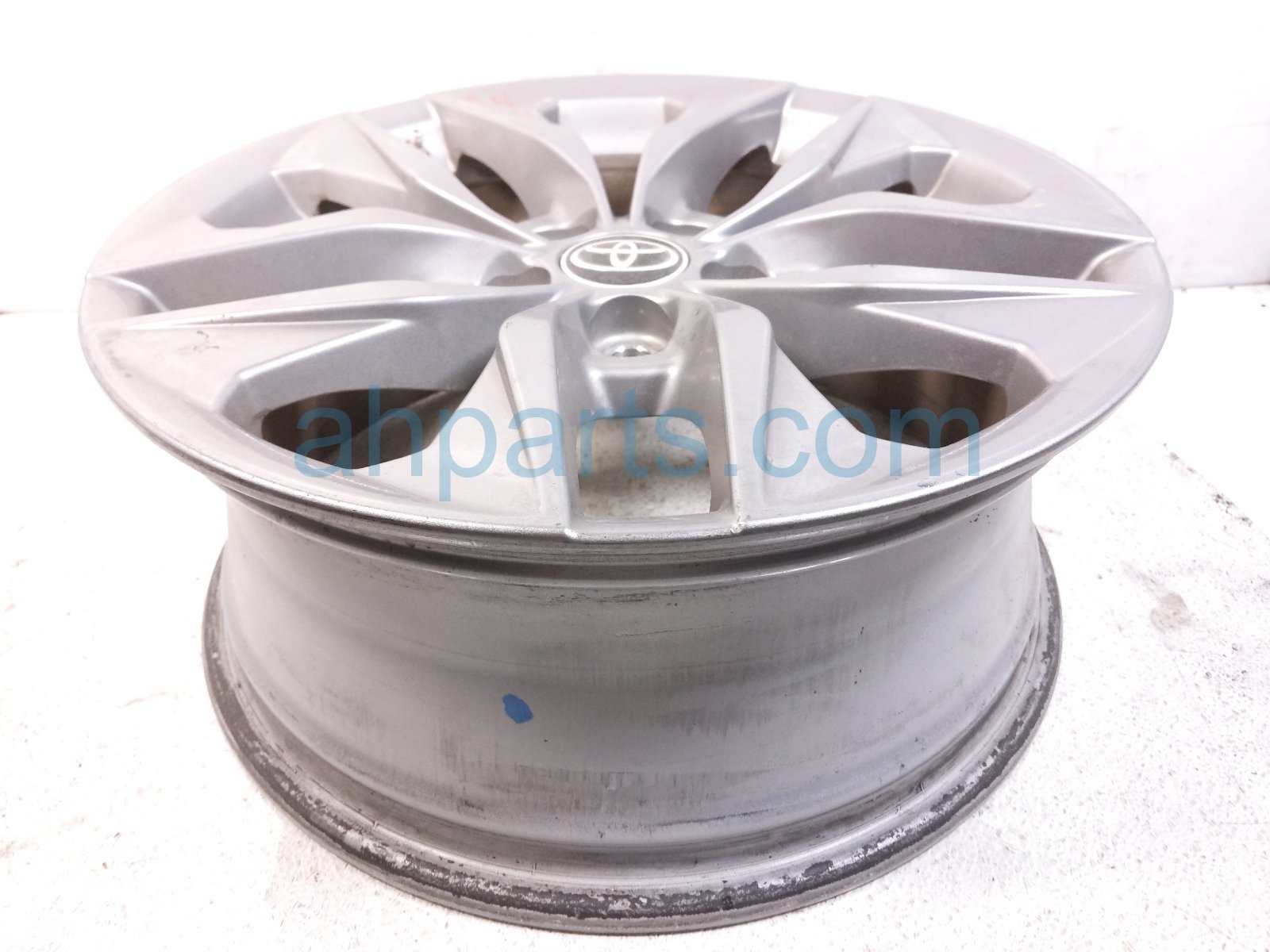 2022 Toyota Sienna Front Driver Wheel / Rim 42611 08200 Replacement 2022 Toyota Sienna Front Driver Wheel / Rim 42611 08200 Replacement thumbnail