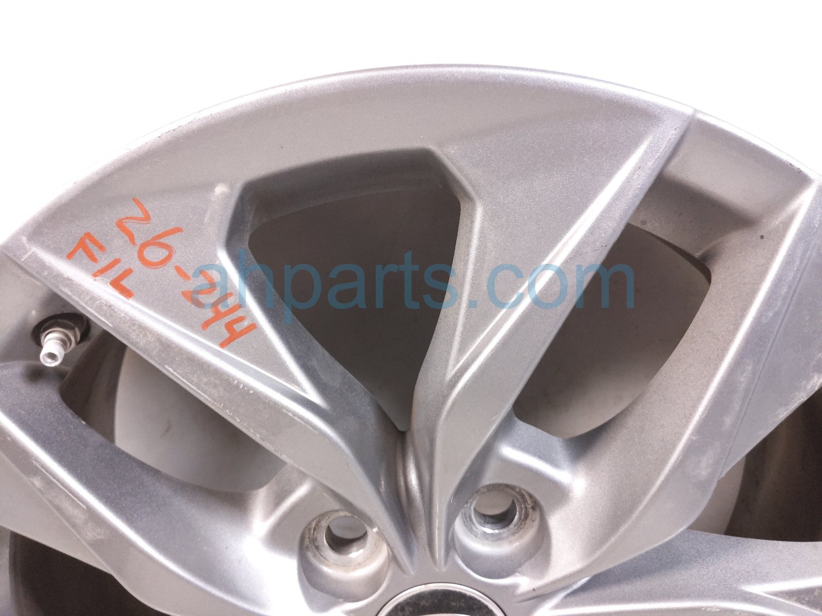 2022 Toyota Sienna Front Driver Wheel / Rim 42611 08200 Replacement 2022 Toyota Sienna Front Driver Wheel / Rim 42611 08200 Replacement thumbnail
