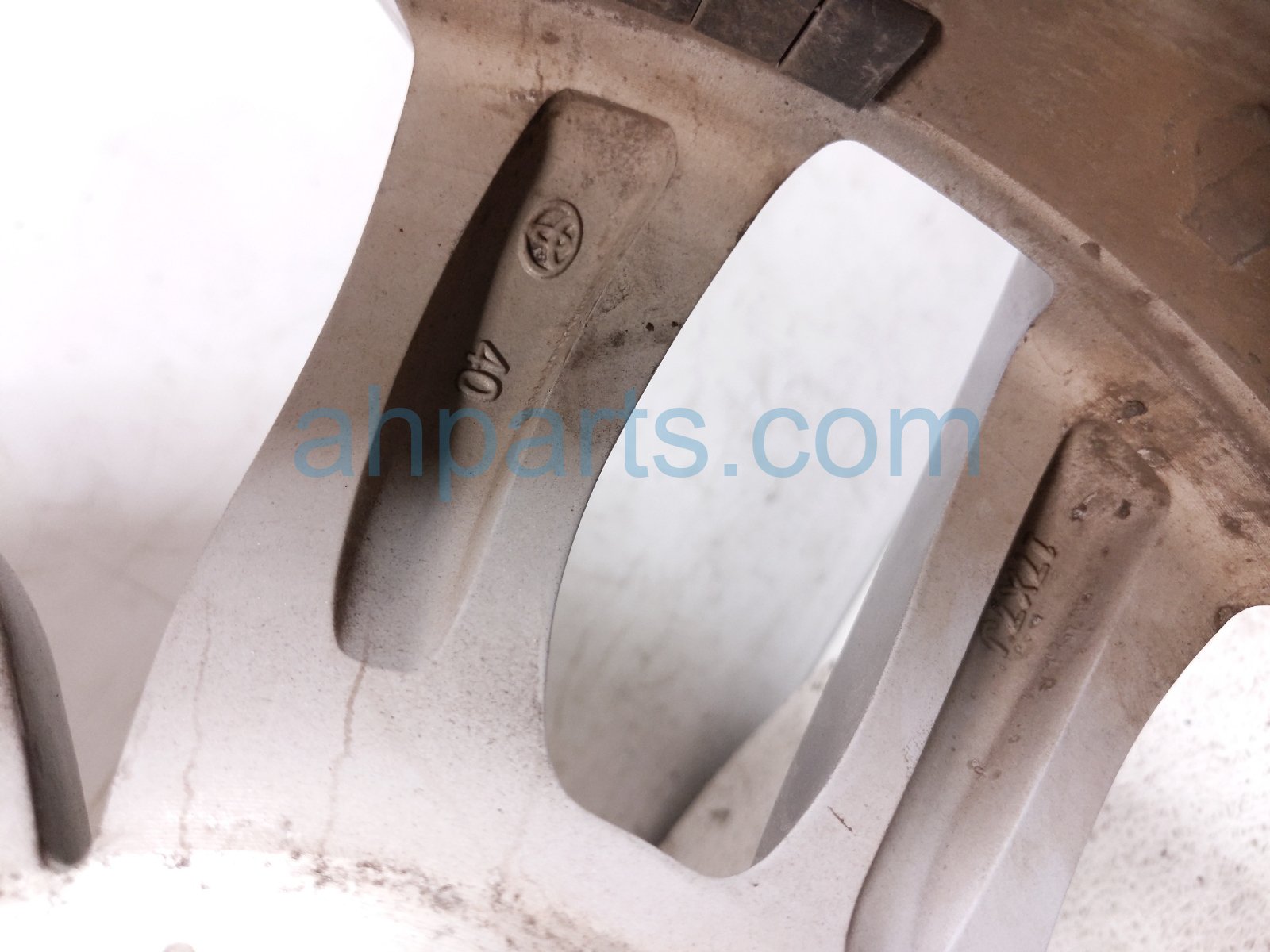 2022 Toyota Sienna Front Driver Wheel / Rim 42611 08200 Replacement 2022 Toyota Sienna Front Driver Wheel / Rim 42611 08200 Replacement thumbnail