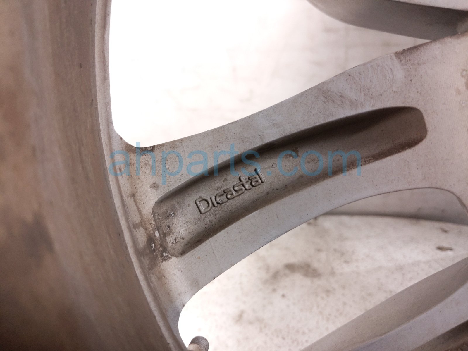 2022 Toyota Sienna Front Driver Wheel / Rim 42611 08200 Replacement 2022 Toyota Sienna Front Driver Wheel / Rim 42611 08200 Replacement thumbnail