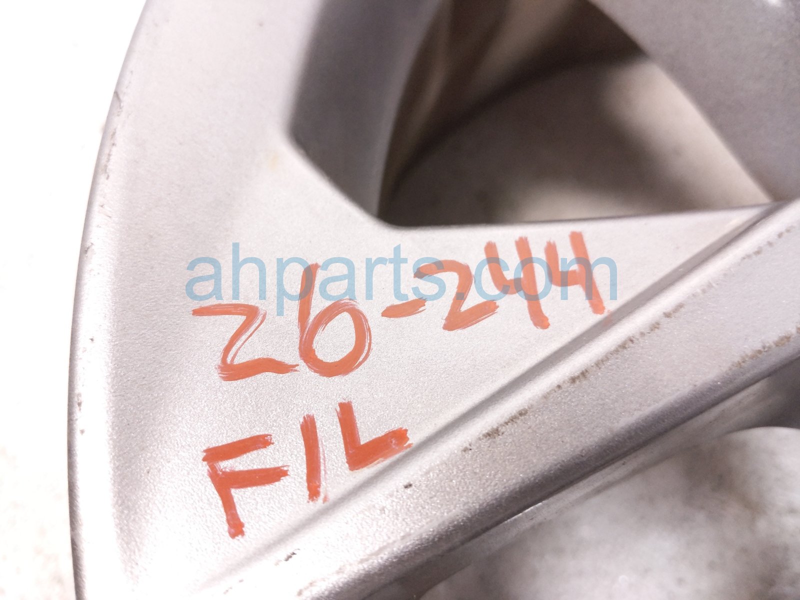 2022 Toyota Sienna Front Driver Wheel / Rim 42611 08200 Replacement 2022 Toyota Sienna Front Driver Wheel / Rim 42611 08200 Replacement thumbnail