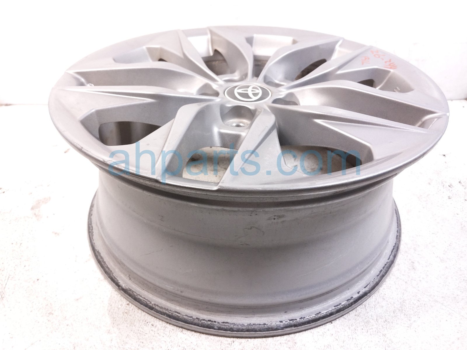 2022 Toyota Sienna Rear Driver Wheel / Rim 42611 08200 Replacement 2022 Toyota Sienna Rear Driver Wheel / Rim 42611 08200 Replacement thumbnail