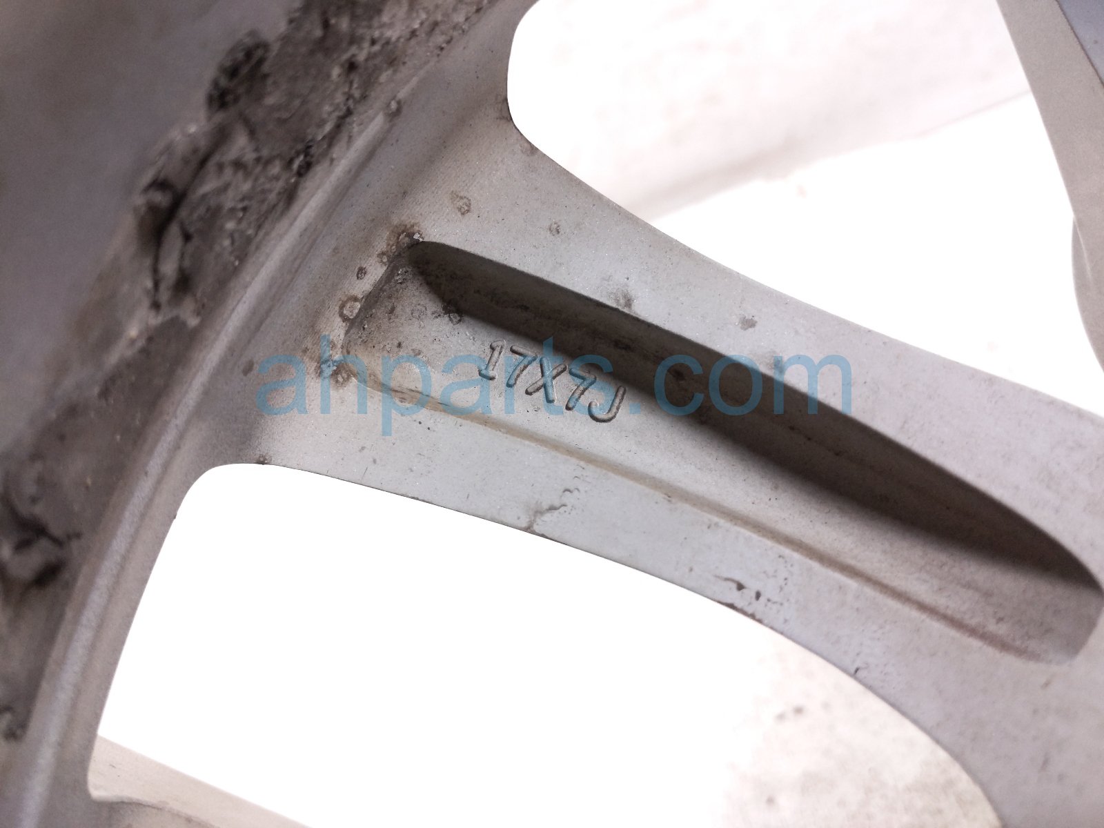 2022 Toyota Sienna Rear Driver Wheel / Rim 42611 08200 Replacement 2022 Toyota Sienna Rear Driver Wheel / Rim 42611 08200 Replacement thumbnail