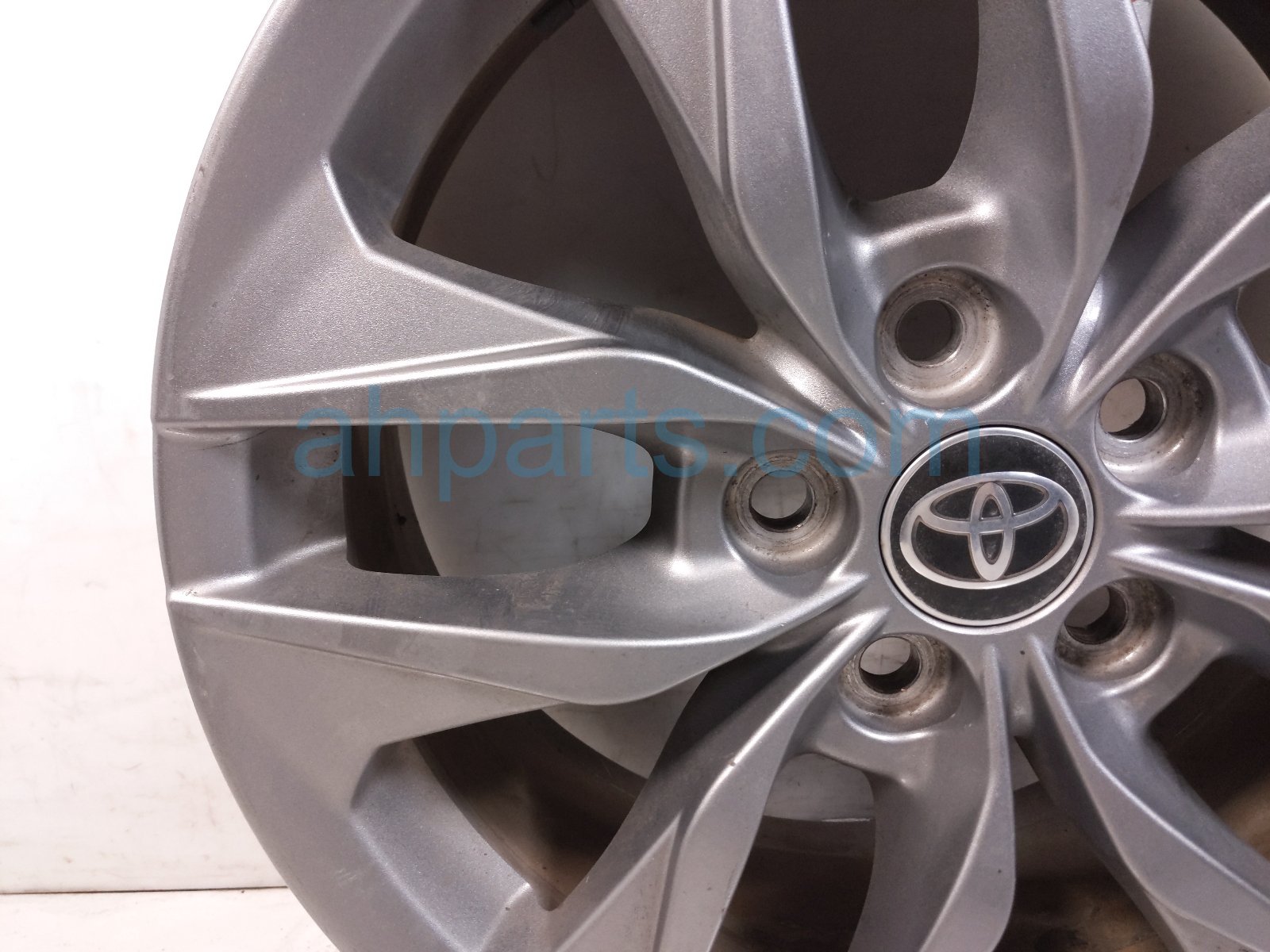 2022 Toyota Sienna Front Passenger Wheel / Rim 42611 08200 Replacement 2022 Toyota Sienna Front Passenger Wheel / Rim 42611 08200 Replacement thumbnail