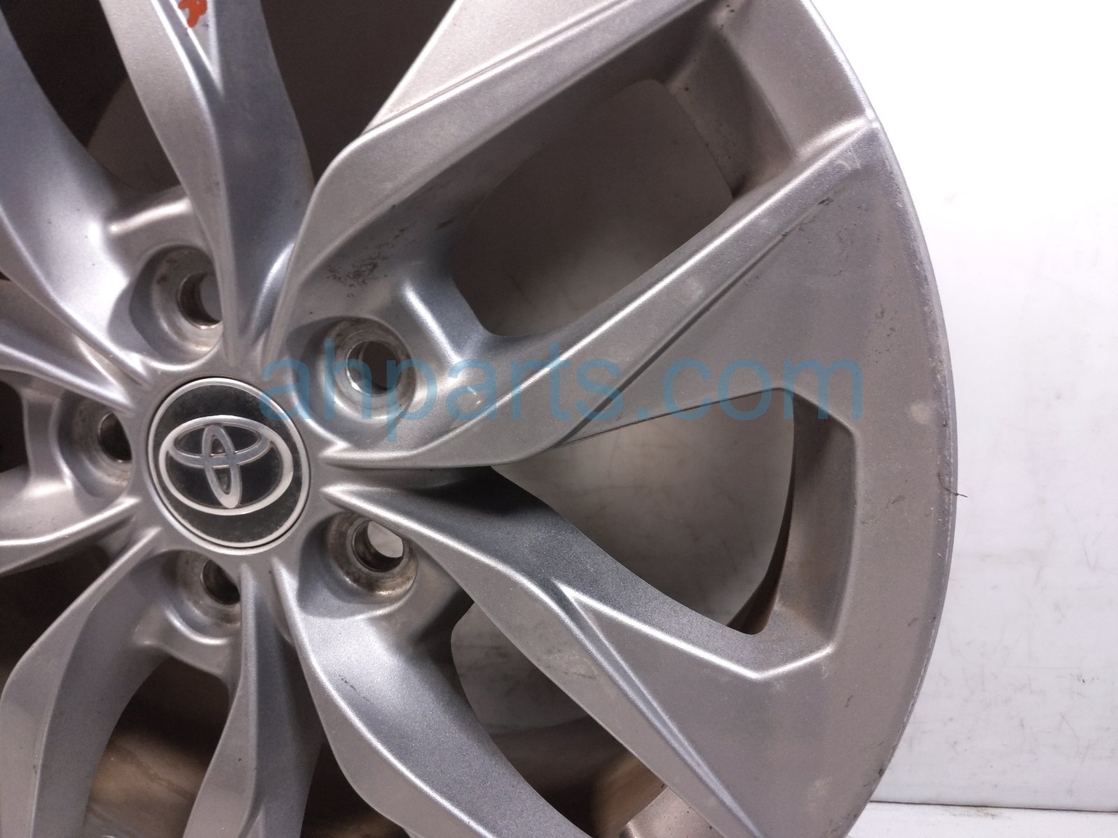 2022 Toyota Sienna Front Passenger Wheel / Rim 42611 08200 Replacement 2022 Toyota Sienna Front Passenger Wheel / Rim 42611 08200 Replacement thumbnail