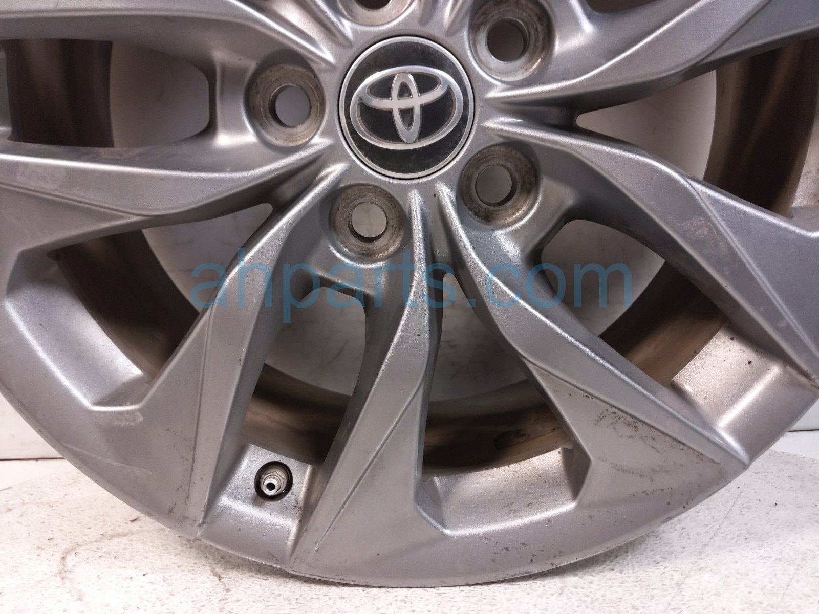2022 Toyota Sienna Front Passenger Wheel / Rim 42611 08200 Replacement 2022 Toyota Sienna Front Passenger Wheel / Rim 42611 08200 Replacement thumbnail