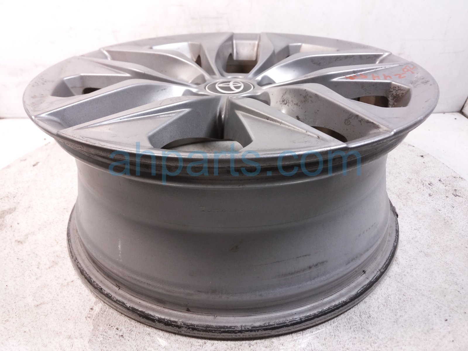 2022 Toyota Sienna Front Passenger Wheel / Rim 42611 08200 Replacement 2022 Toyota Sienna Front Passenger Wheel / Rim 42611 08200 Replacement thumbnail