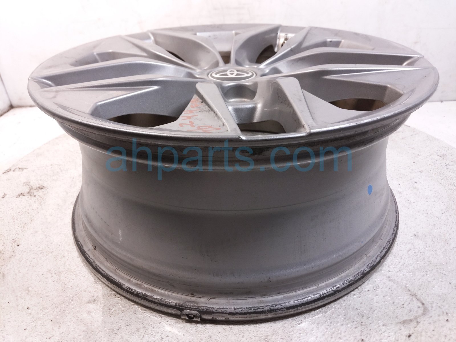 2022 Toyota Sienna Front Passenger Wheel / Rim 42611 08200 Replacement 2022 Toyota Sienna Front Passenger Wheel / Rim 42611 08200 Replacement thumbnail