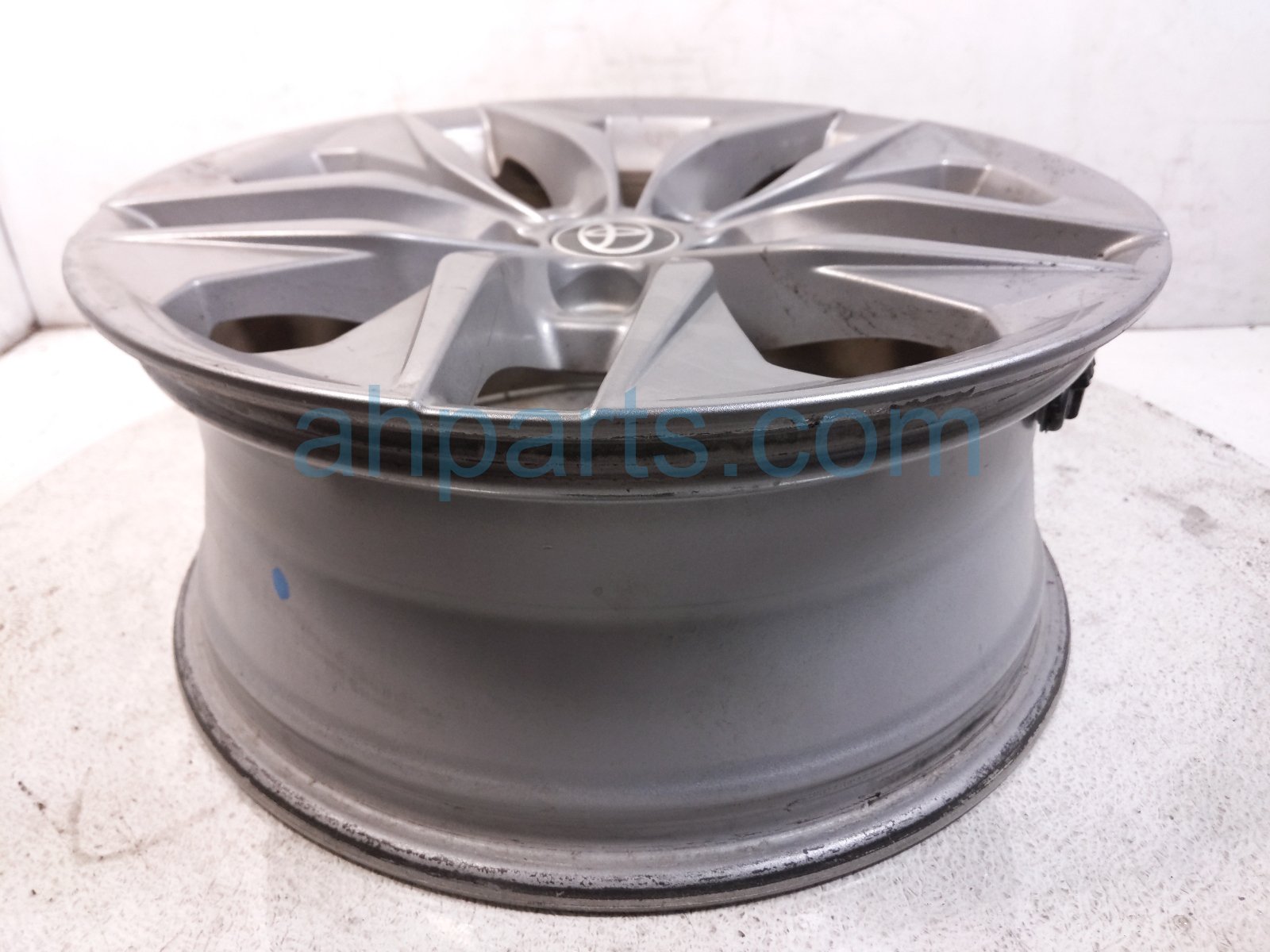 2022 Toyota Sienna Front Passenger Wheel / Rim 42611 08200 Replacement 2022 Toyota Sienna Front Passenger Wheel / Rim 42611 08200 Replacement thumbnail