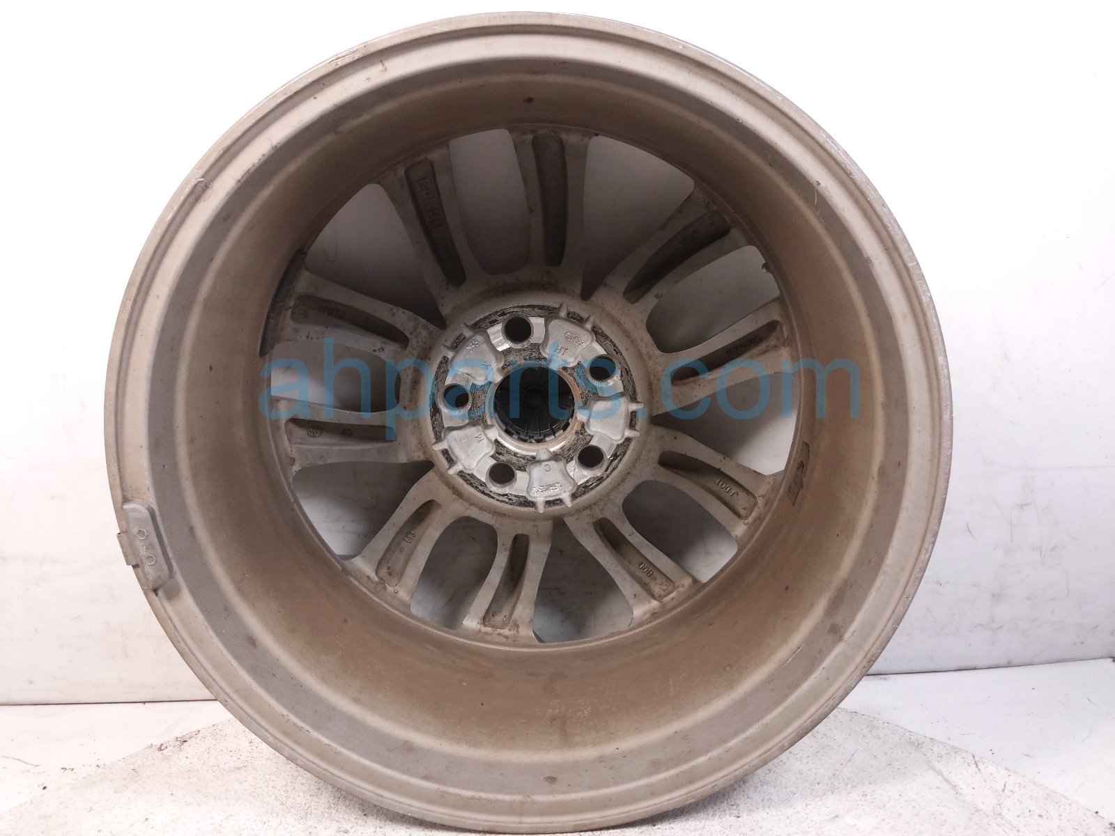 2022 Toyota Sienna Front Passenger Wheel / Rim 42611 08200 Replacement 2022 Toyota Sienna Front Passenger Wheel / Rim 42611 08200 Replacement thumbnail