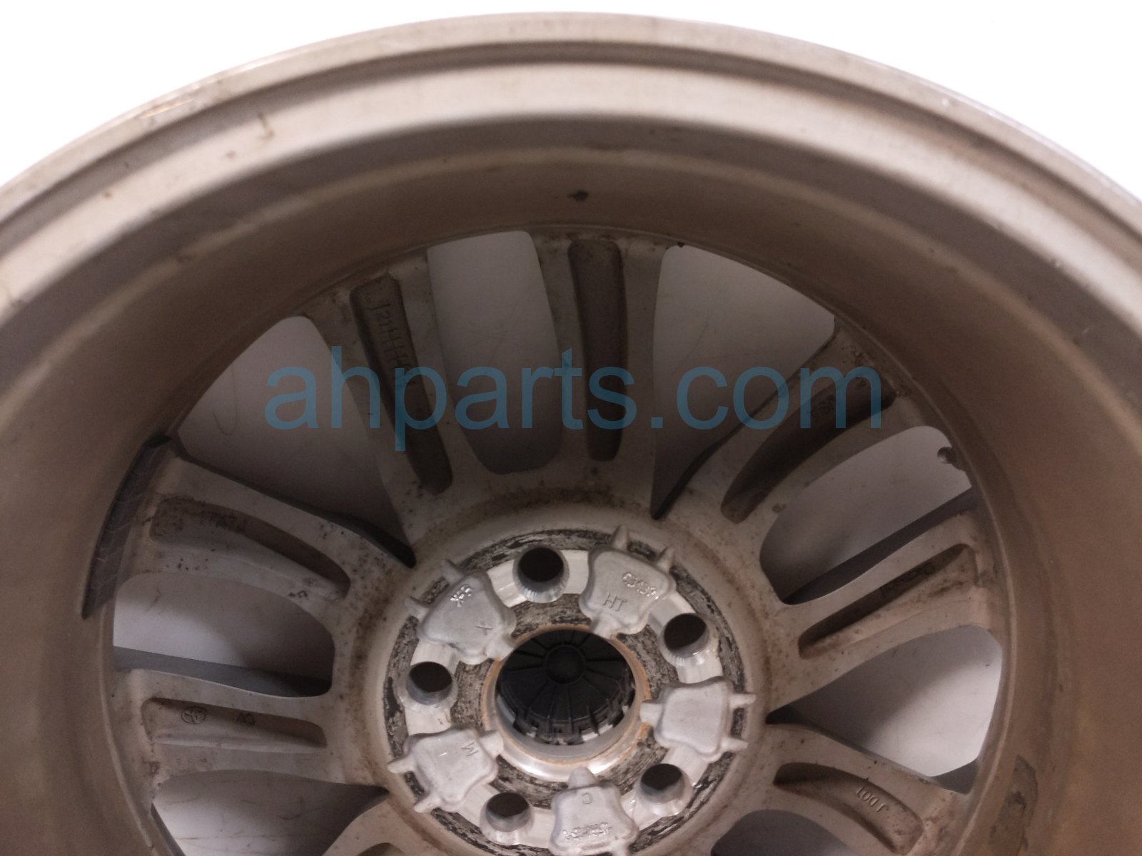 2022 Toyota Sienna Front Passenger Wheel / Rim 42611 08200 Replacement 2022 Toyota Sienna Front Passenger Wheel / Rim 42611 08200 Replacement thumbnail