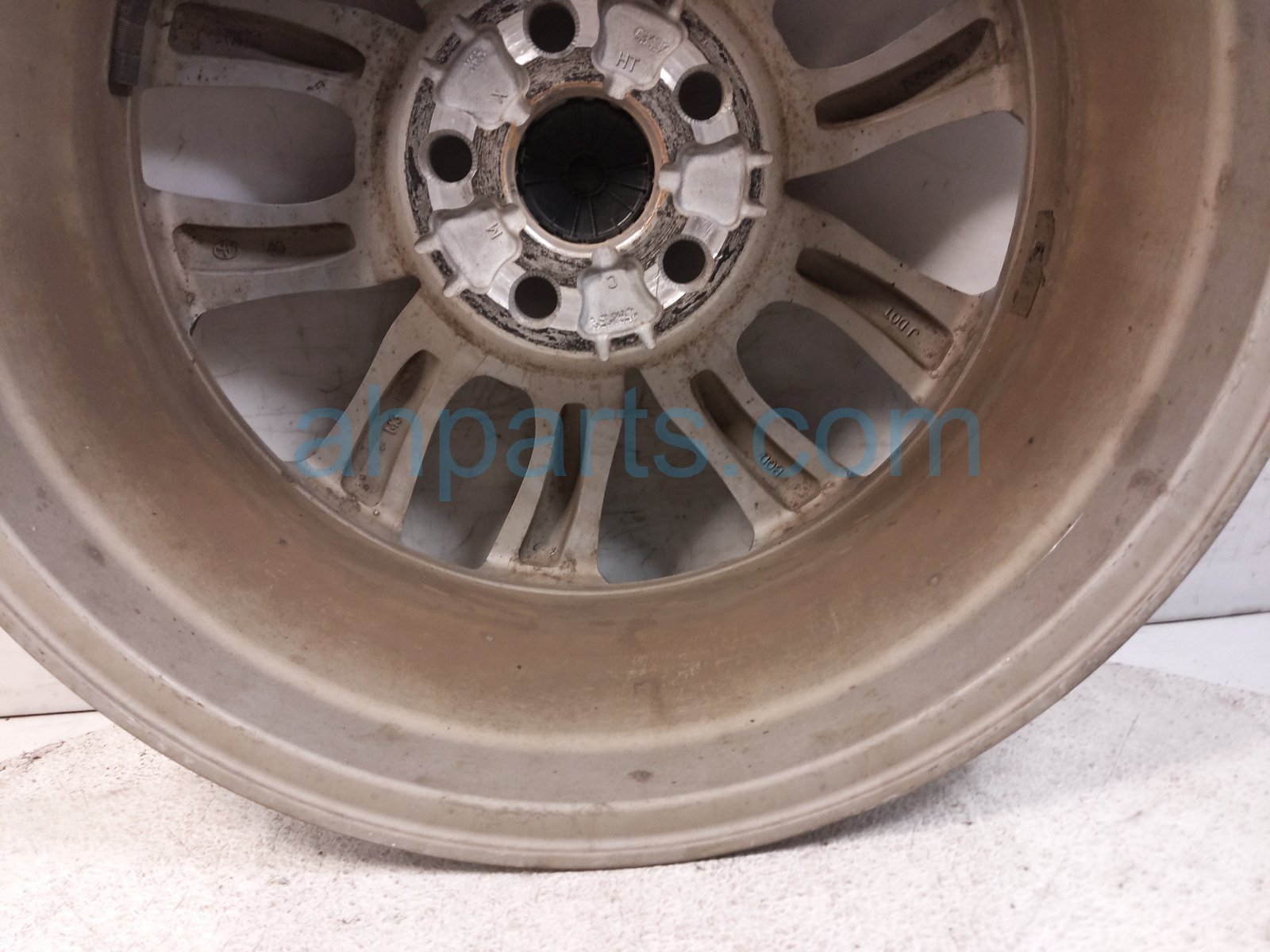 2022 Toyota Sienna Front Passenger Wheel / Rim 42611 08200 Replacement 2022 Toyota Sienna Front Passenger Wheel / Rim 42611 08200 Replacement thumbnail
