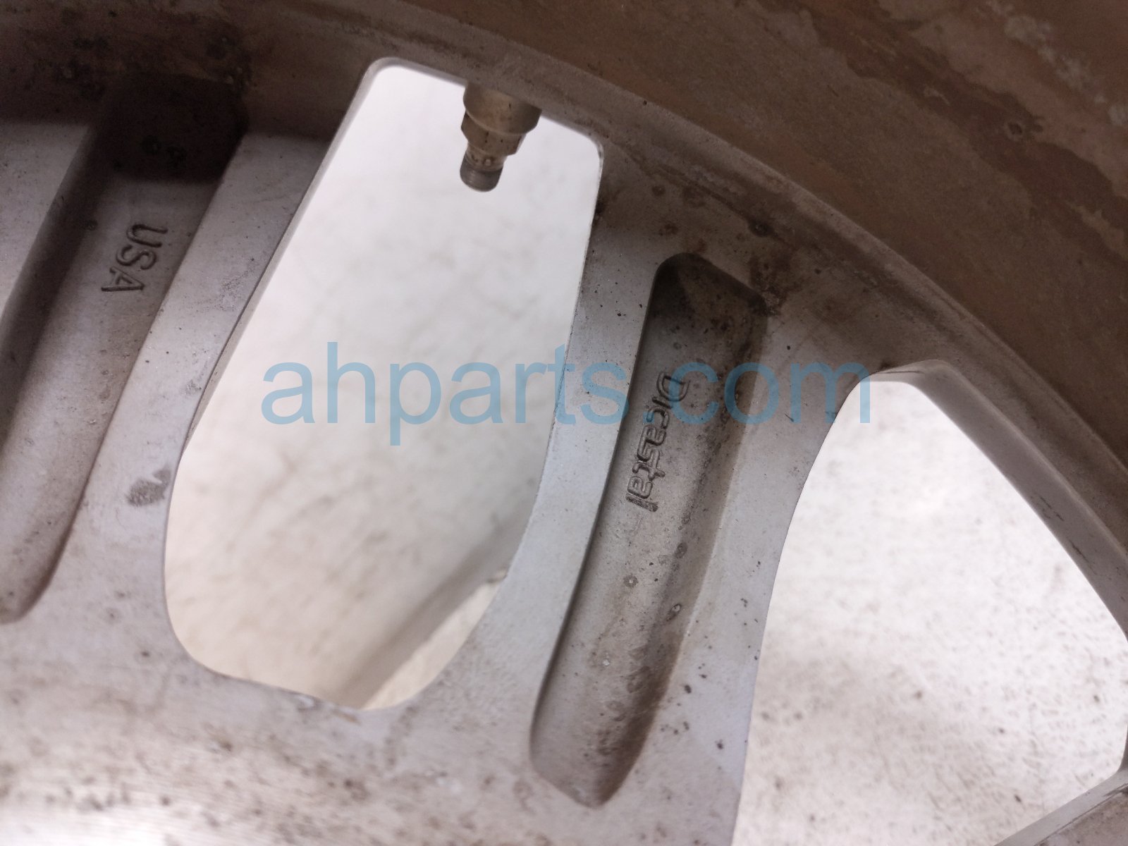 2022 Toyota Sienna Front Passenger Wheel / Rim 42611 08200 Replacement 2022 Toyota Sienna Front Passenger Wheel / Rim 42611 08200 Replacement thumbnail