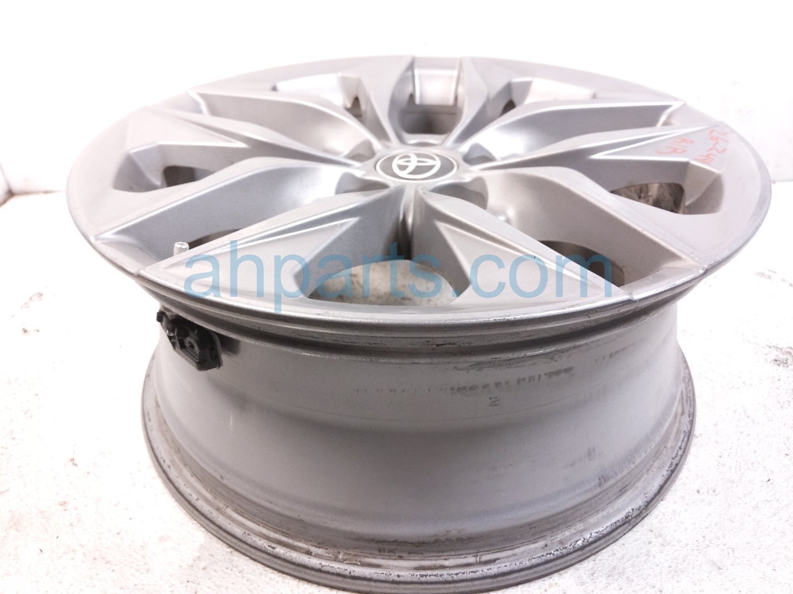2022 Toyota Sienna Rear Passenger Wheel / Rim 42611 08200 Replacement 2022 Toyota Sienna Rear Passenger Wheel / Rim 42611 08200 Replacement thumbnail