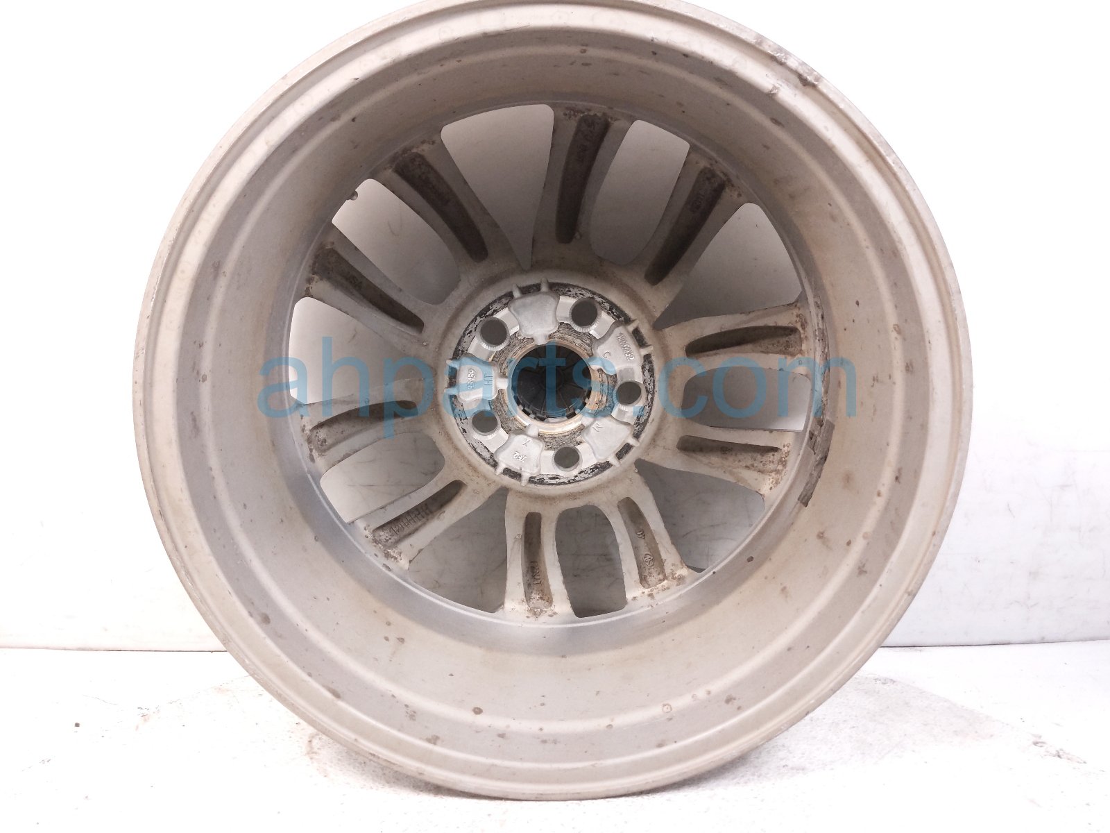 2022 Toyota Sienna Rear Passenger Wheel / Rim 42611 08200 Replacement 2022 Toyota Sienna Rear Passenger Wheel / Rim 42611 08200 Replacement thumbnail