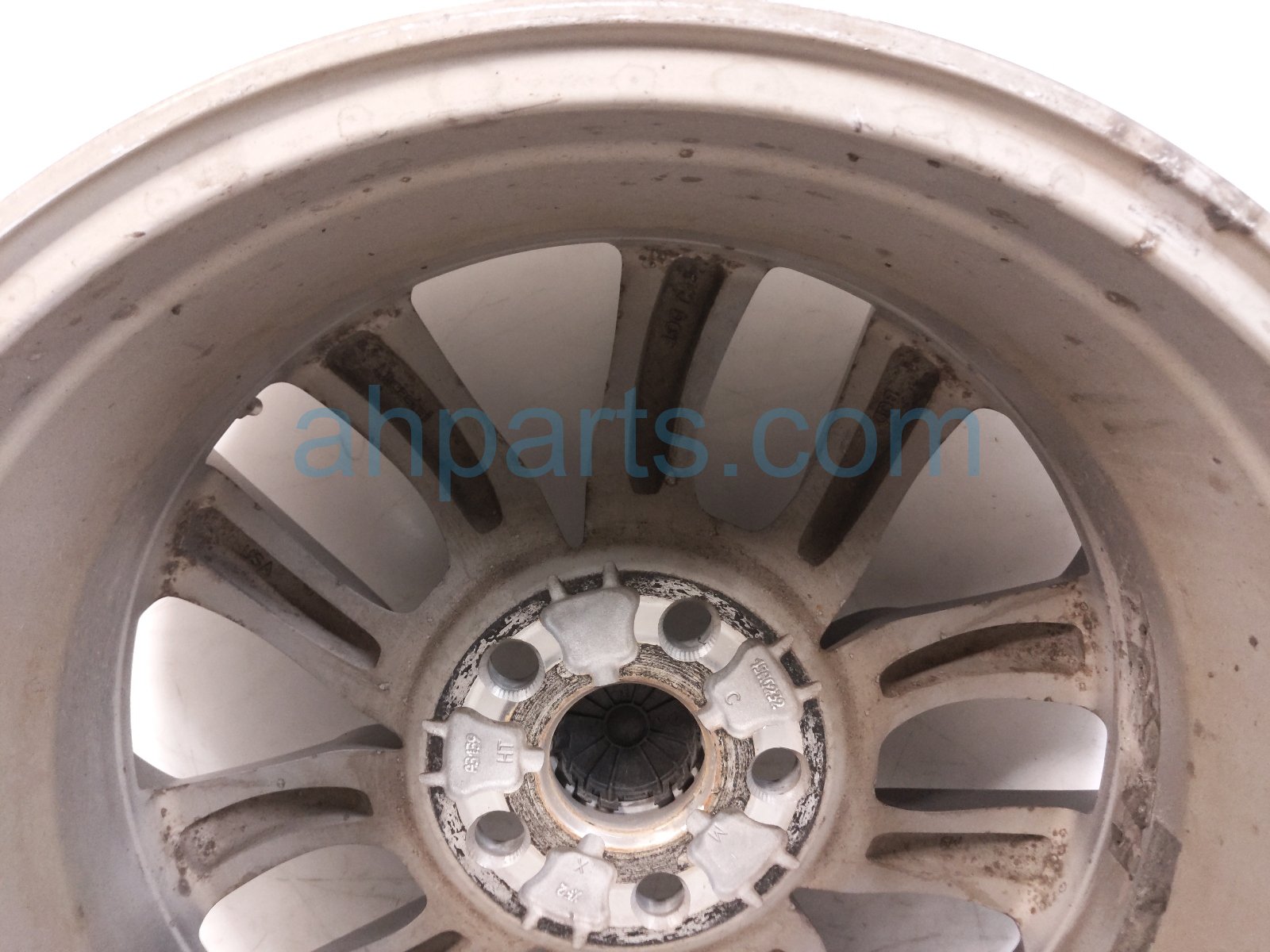 2022 Toyota Sienna Rear Passenger Wheel / Rim 42611 08200 Replacement 2022 Toyota Sienna Rear Passenger Wheel / Rim 42611 08200 Replacement thumbnail
