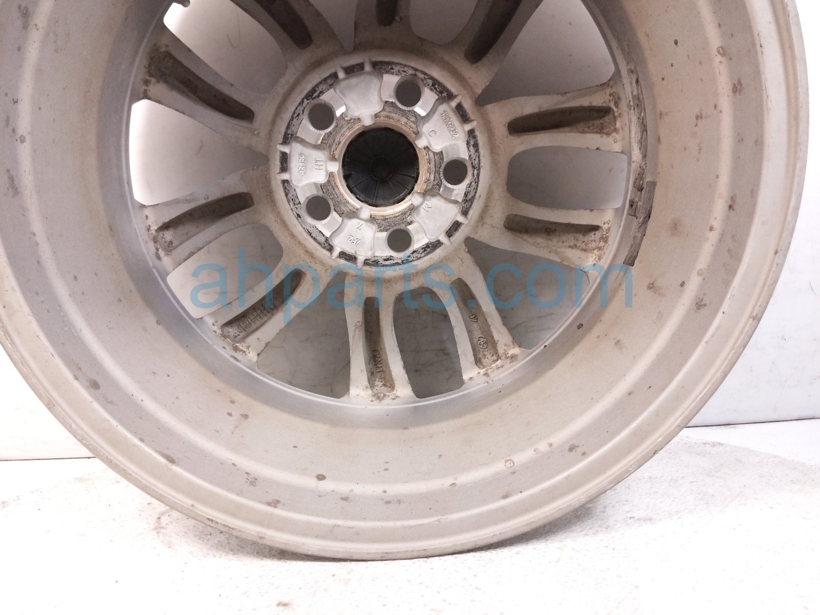2022 Toyota Sienna Rear Passenger Wheel / Rim 42611 08200 Replacement 2022 Toyota Sienna Rear Passenger Wheel / Rim 42611 08200 Replacement thumbnail