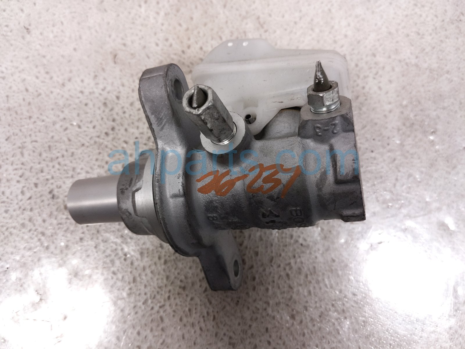 Honda BRAKE MASTER CYLINDER W/RESERVOIR