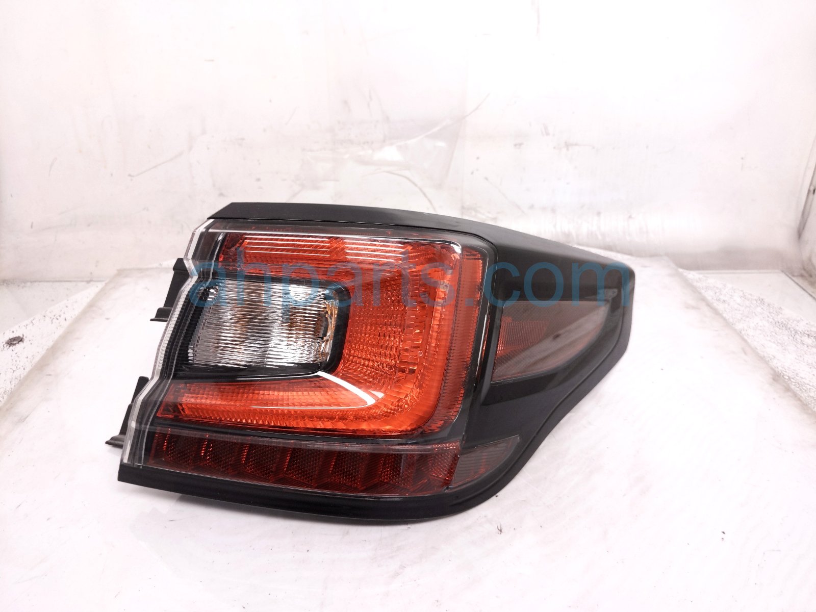 Subaru RH TAIL LAMP (ON BODY) Subaru RH TAIL LAMP (ON BODY)