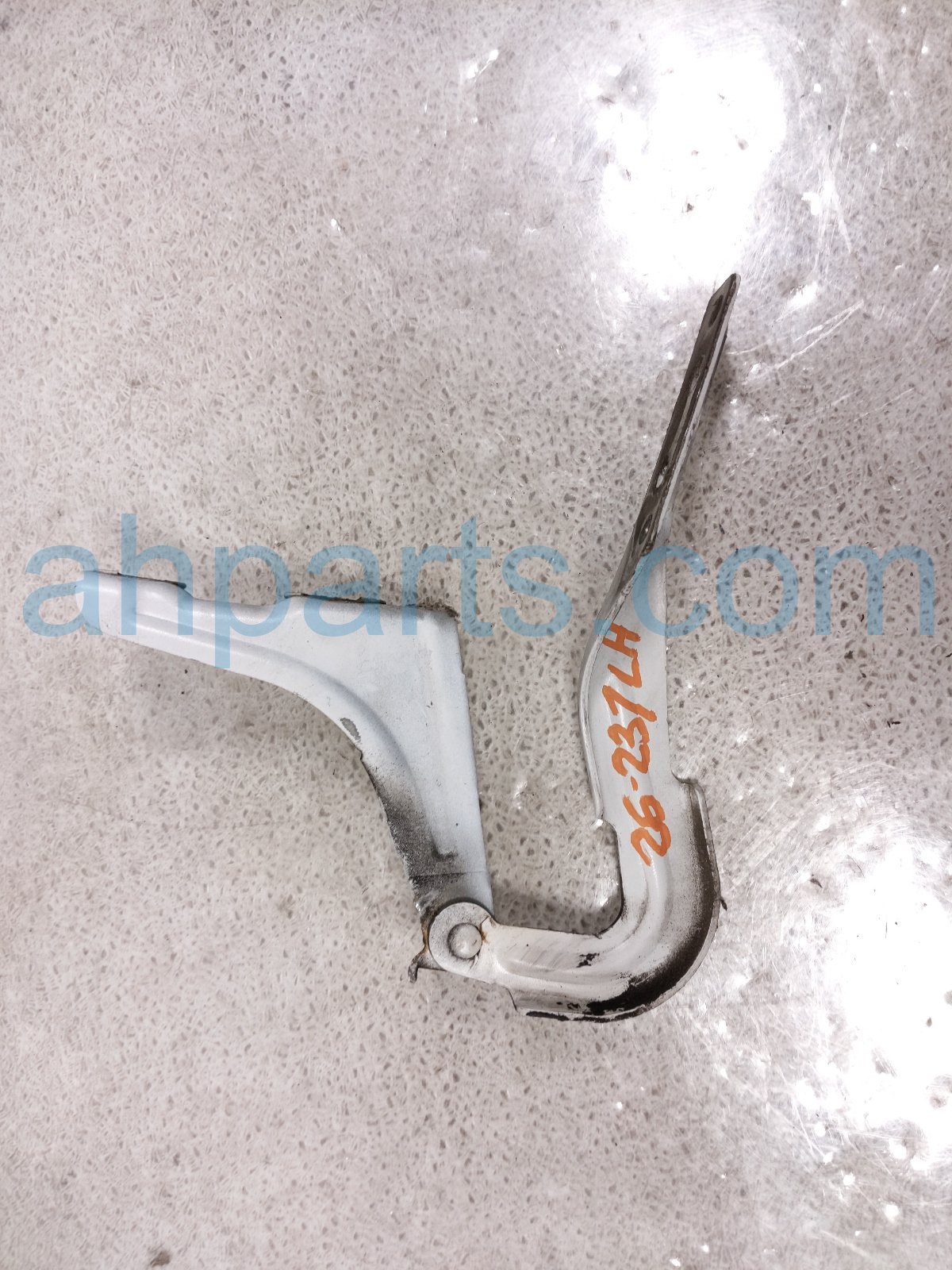 2020 Honda CR V Driver Hood Hinge White 60170 TLA A00ZZ Replacement 2020 Honda CR V Driver Hood Hinge White 60170 TLA A00ZZ Replacement thumbnail