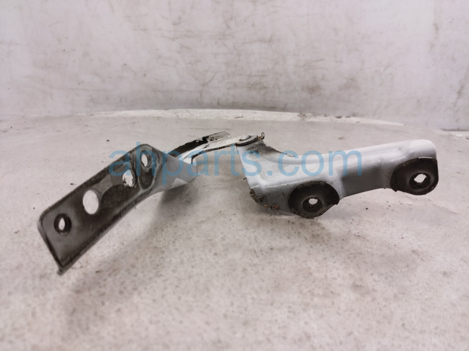 2020 Honda CR V Driver Hood Hinge White 60170 TLA A00ZZ Replacement 2020 Honda CR V Driver Hood Hinge White 60170 TLA A00ZZ Replacement thumbnail