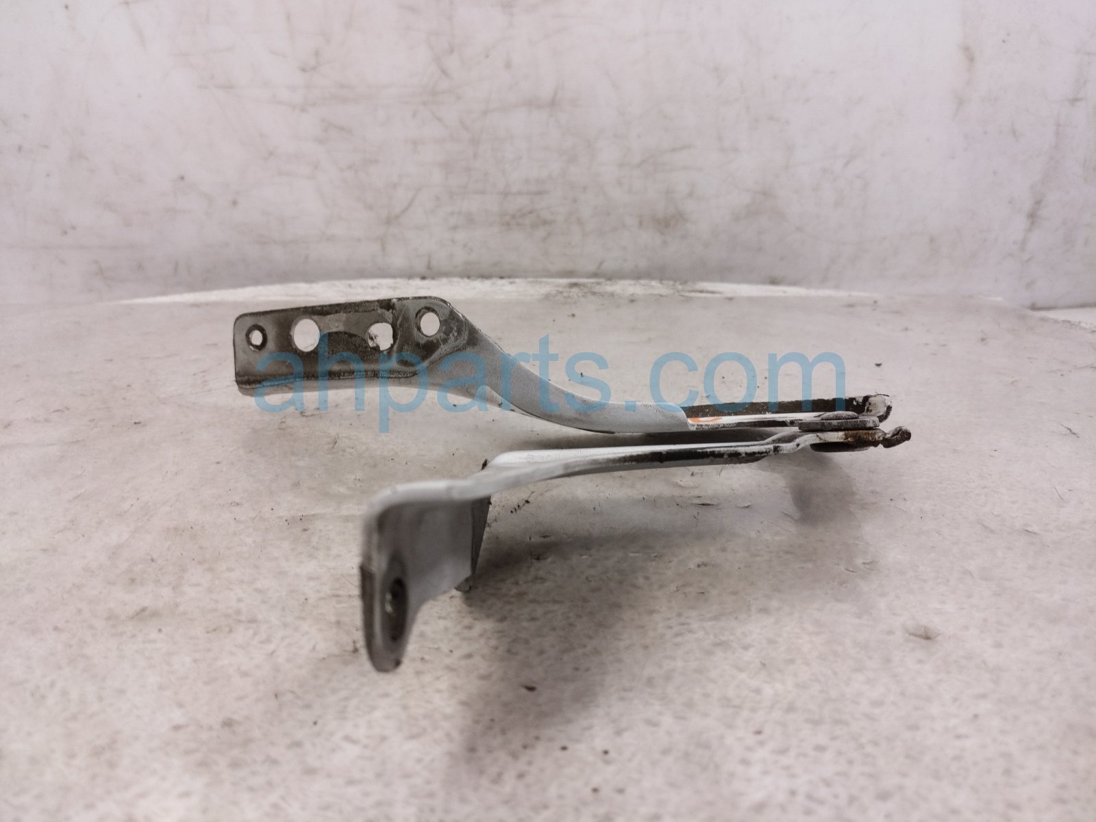 2020 Honda CR V Driver Hood Hinge White 60170 TLA A00ZZ Replacement 2020 Honda CR V Driver Hood Hinge White 60170 TLA A00ZZ Replacement thumbnail
