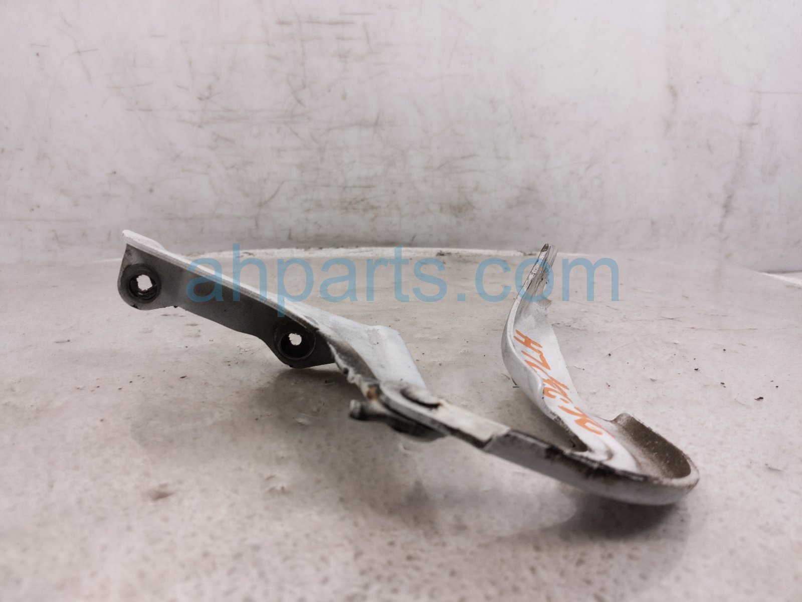 2020 Honda CR V Driver Hood Hinge White 60170 TLA A00ZZ Replacement 2020 Honda CR V Driver Hood Hinge White 60170 TLA A00ZZ Replacement thumbnail