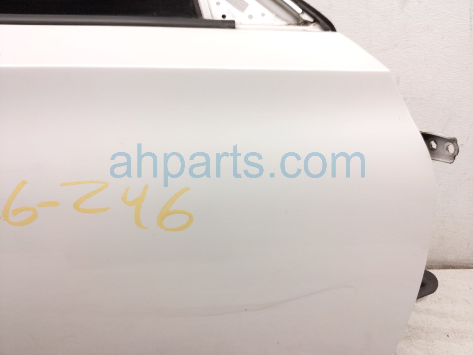 2019 Honda Accord Front Passenger Door White No Mirror/trim 67010 TVA 315ZZ Replacement 2019 Honda Accord Front Passenger Door White No Mirror/trim 67010 TVA 315ZZ Replacement thumbnail