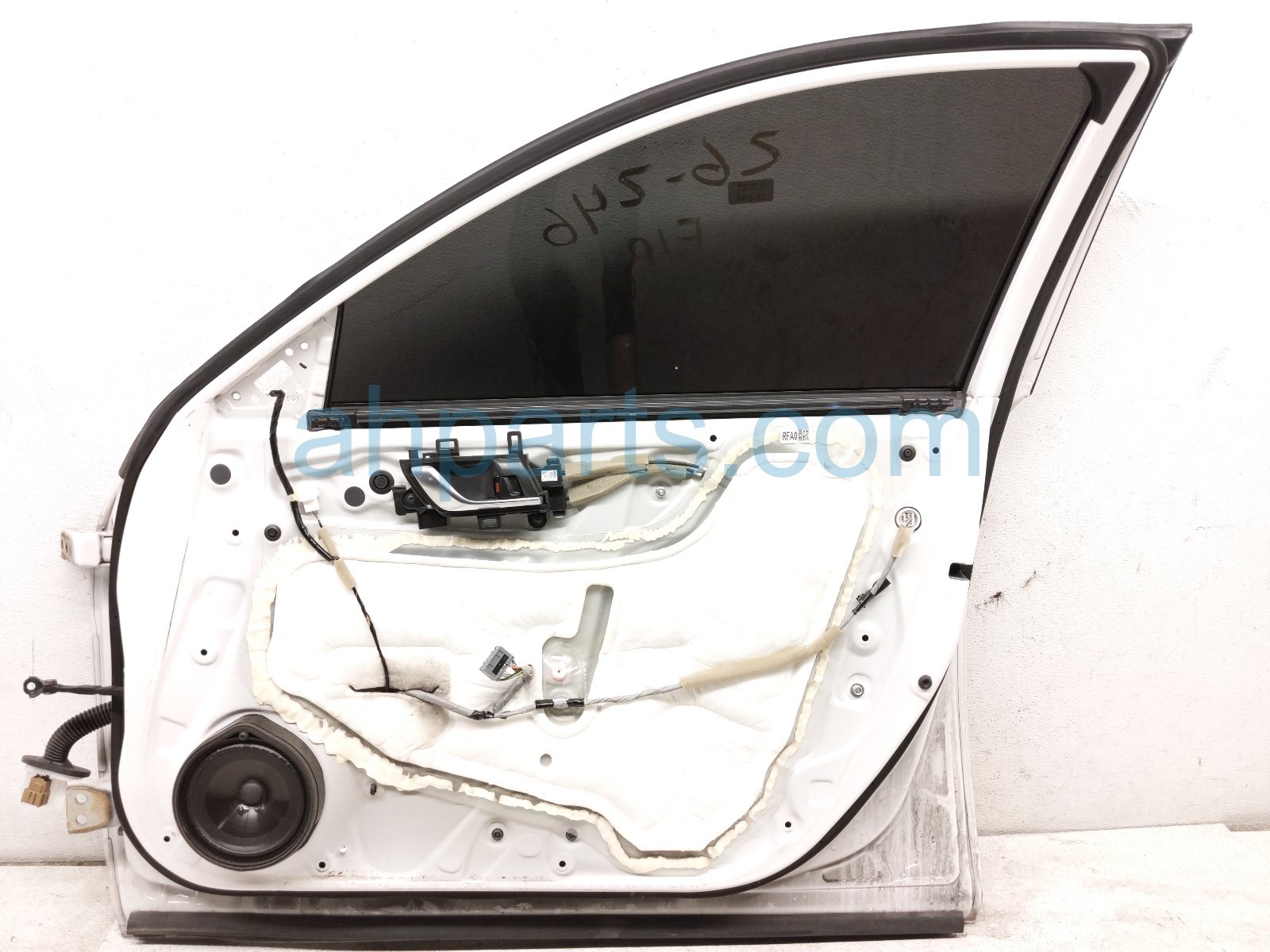 2019 Honda Accord Front Passenger Door White No Mirror/trim 67010 TVA 315ZZ Replacement 2019 Honda Accord Front Passenger Door White No Mirror/trim 67010 TVA 315ZZ Replacement thumbnail