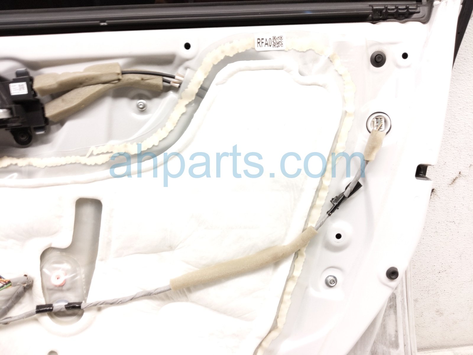 2019 Honda Accord Front Passenger Door White No Mirror/trim 67010 TVA 315ZZ Replacement 2019 Honda Accord Front Passenger Door White No Mirror/trim 67010 TVA 315ZZ Replacement thumbnail