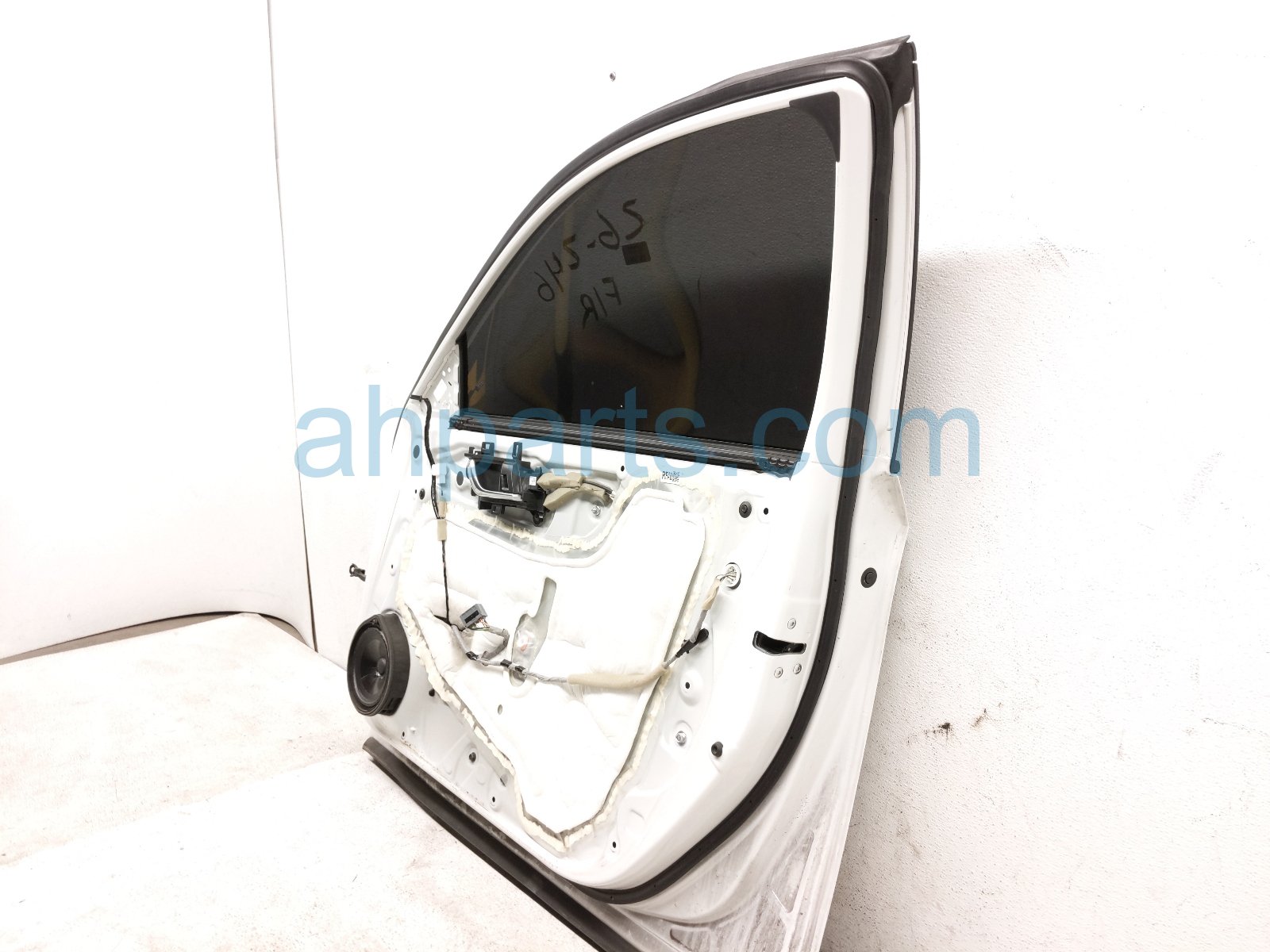 2019 Honda Accord Front Passenger Door White No Mirror/trim 67010 TVA 315ZZ Replacement 2019 Honda Accord Front Passenger Door White No Mirror/trim 67010 TVA 315ZZ Replacement thumbnail