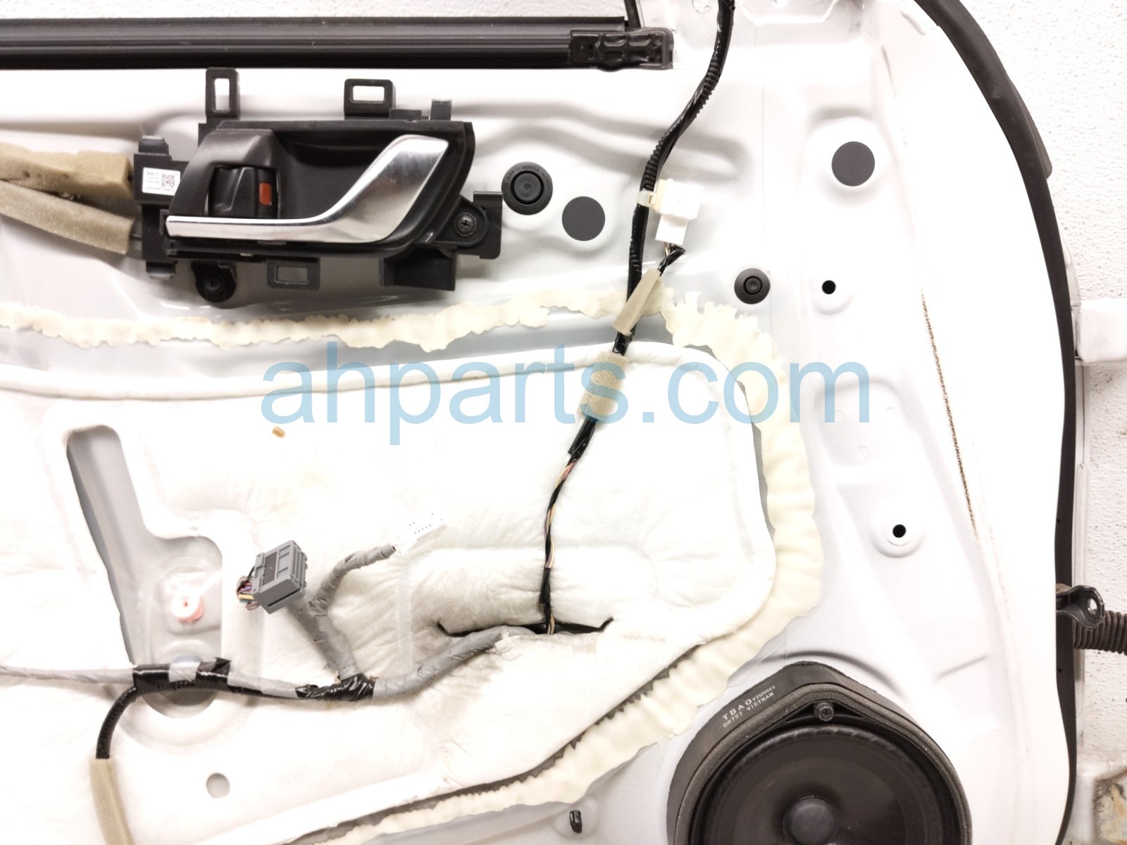 2019 Honda Accord Front Driver Door White No Mirror/trim 67050 TVA 315ZZ Replacement 2019 Honda Accord Front Driver Door White No Mirror/trim 67050 TVA 315ZZ Replacement thumbnail