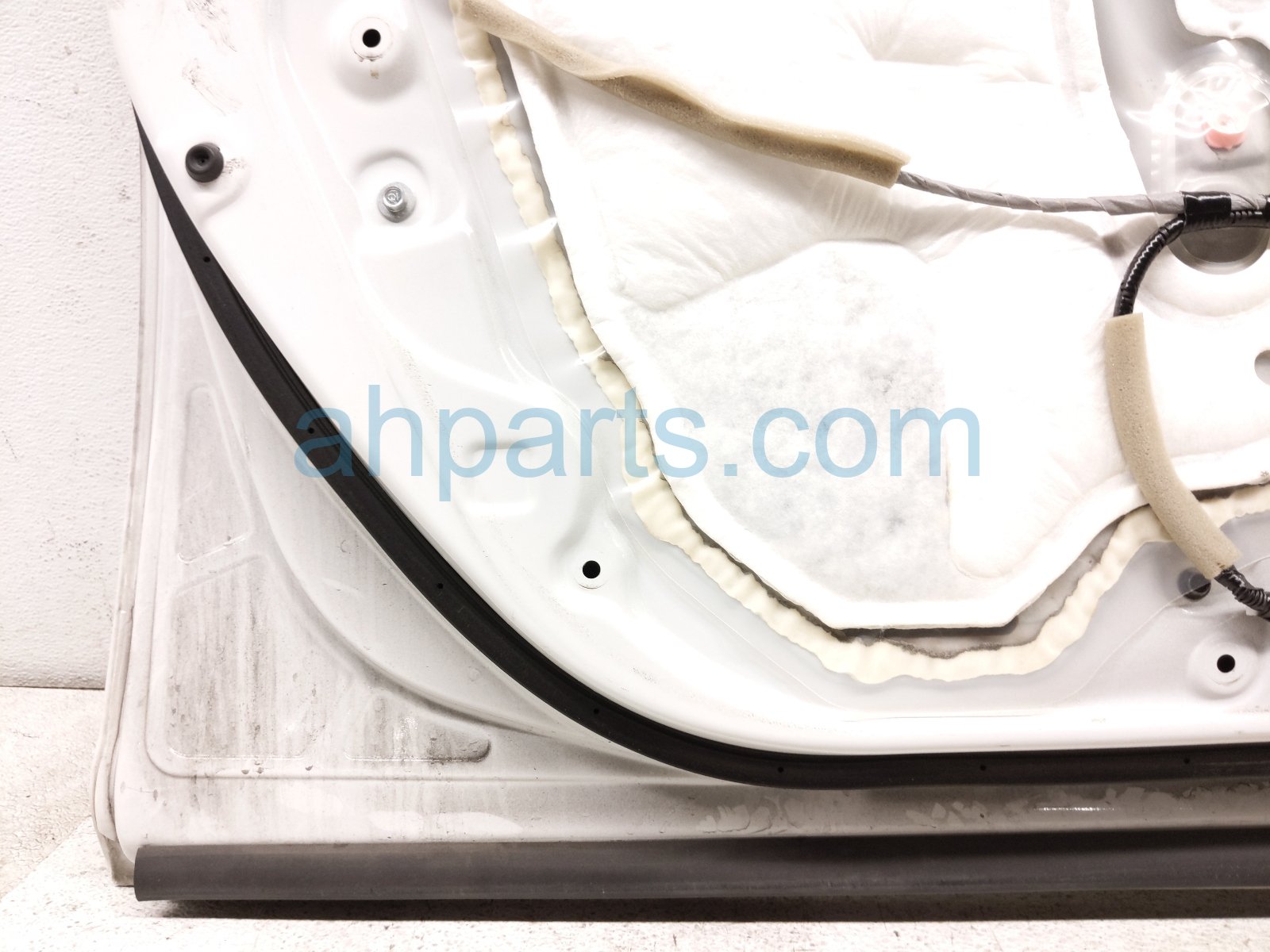 2019 Honda Accord Front Driver Door White No Mirror/trim 67050 TVA 315ZZ Replacement 2019 Honda Accord Front Driver Door White No Mirror/trim 67050 TVA 315ZZ Replacement thumbnail