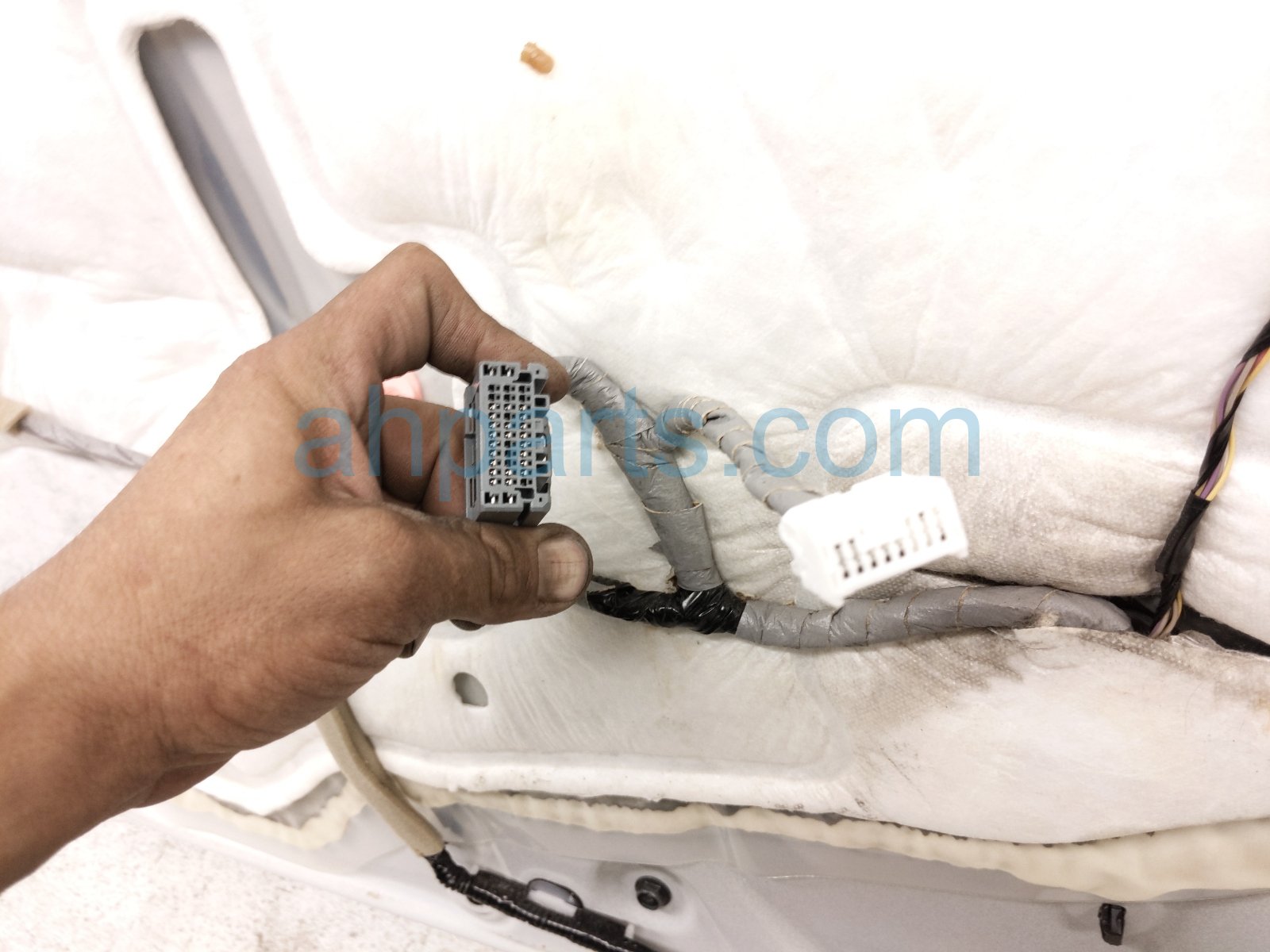 2019 Honda Accord Front Driver Door White No Mirror/trim 67050 TVA 315ZZ Replacement 2019 Honda Accord Front Driver Door White No Mirror/trim 67050 TVA 315ZZ Replacement thumbnail