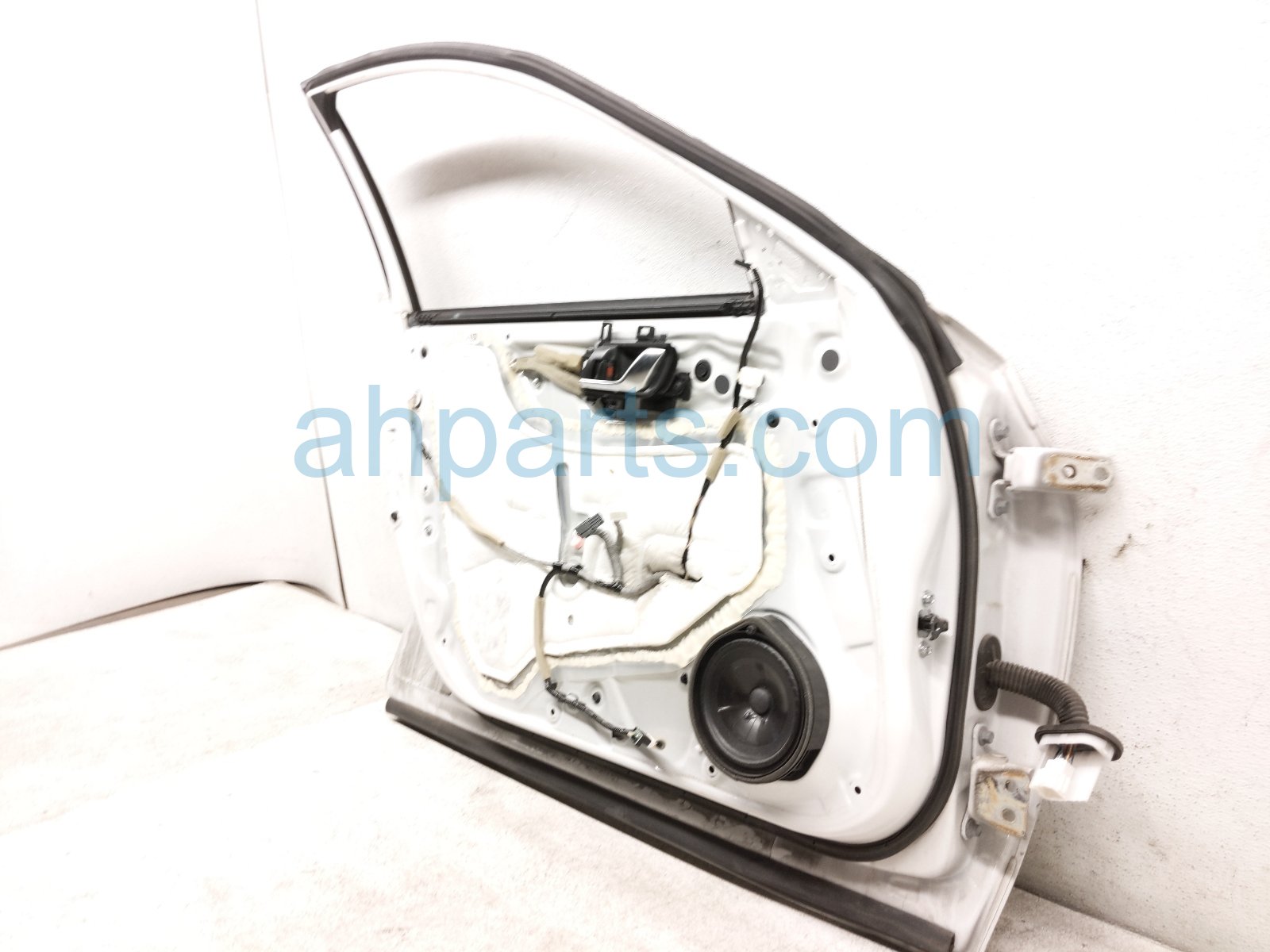 2019 Honda Accord Front Driver Door White No Mirror/trim 67050 TVA 315ZZ Replacement 2019 Honda Accord Front Driver Door White No Mirror/trim 67050 TVA 315ZZ Replacement thumbnail