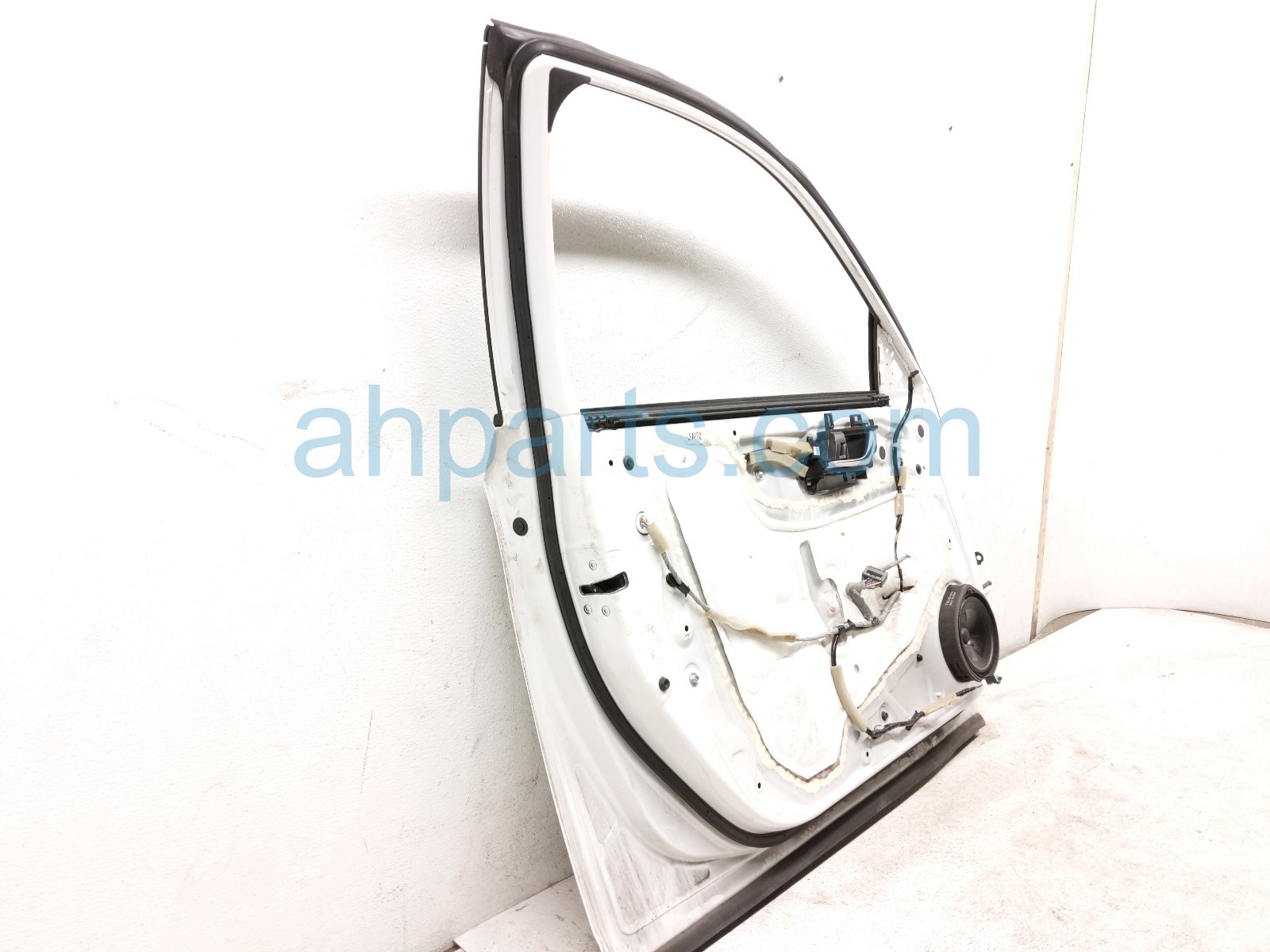 2019 Honda Accord Front Driver Door White No Mirror/trim 67050 TVA 315ZZ Replacement 2019 Honda Accord Front Driver Door White No Mirror/trim 67050 TVA 315ZZ Replacement thumbnail
