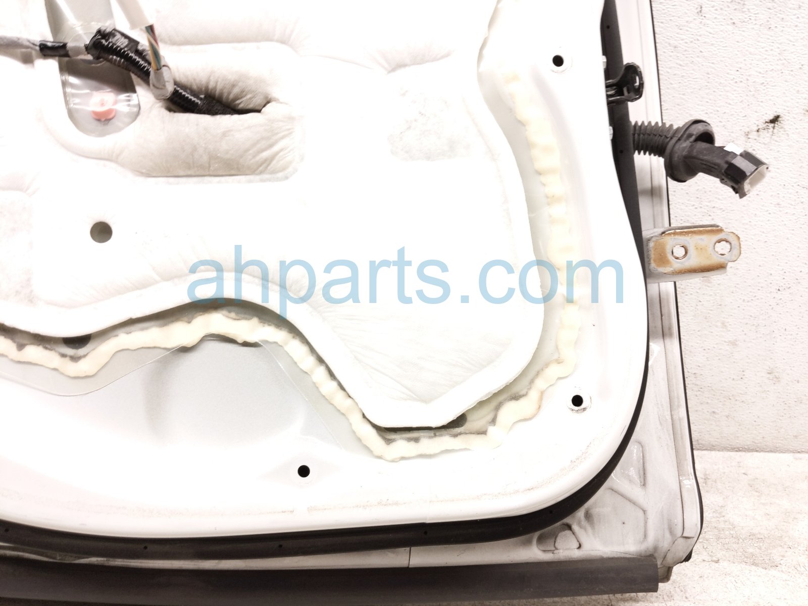 2019 Honda Accord Rear Driver Door White No Inside Trim 67550 TVA 325ZZ Replacement 2019 Honda Accord Rear Driver Door White No Inside Trim 67550 TVA 325ZZ Replacement thumbnail