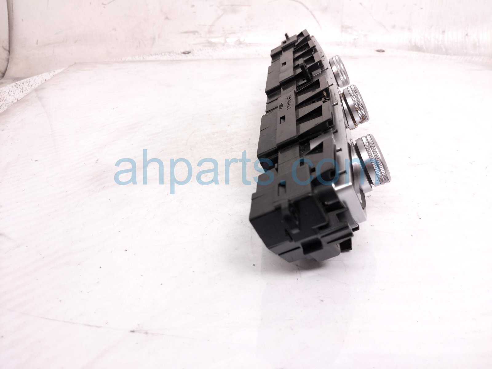 2019 Honda Accord Temperature Climate Heater/ac Control(on Dash) 79610 TVA A31ZA Replacement 2019 Honda Accord Temperature Climate Heater/ac Control(on Dash) 79610 TVA A31ZA Replacement thumbnail