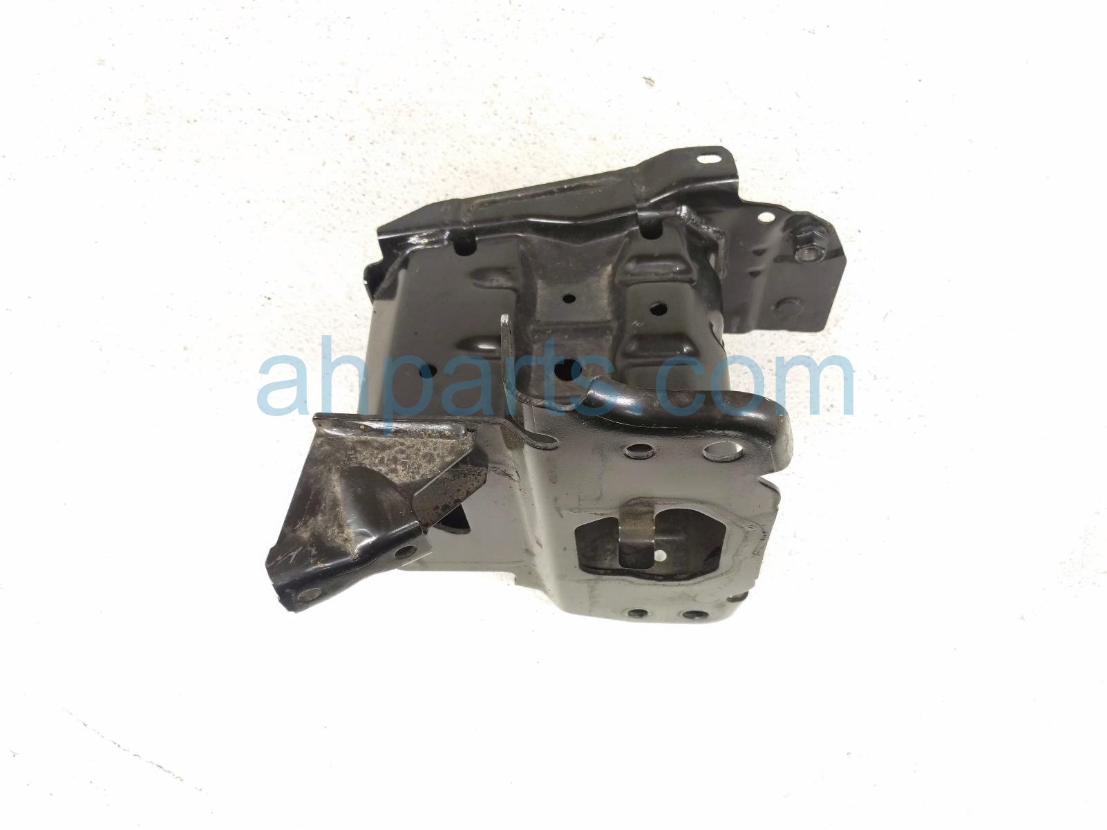 Toyota FR/LH BUMPER IMPACT BAR BRACKET