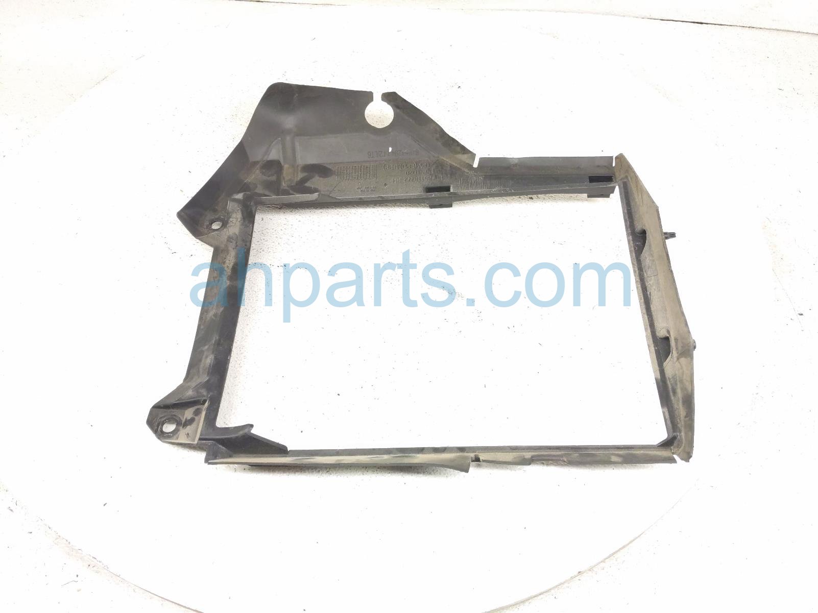 2024 Chevy Corvette Rear Driver Brake Cooling Duct Bezel 85118272 Replacement 2024 Chevy Corvette Rear Driver Brake Cooling Duct Bezel 85118272 Replacement thumbnail