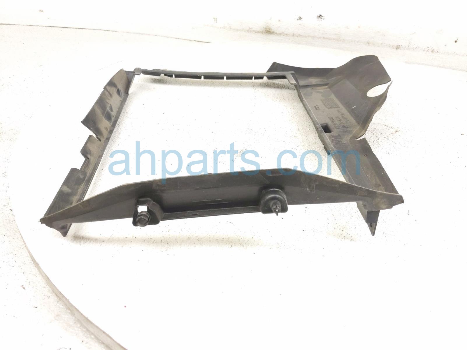 2024 Chevy Corvette Rear Driver Brake Cooling Duct Bezel 85118272 Replacement 2024 Chevy Corvette Rear Driver Brake Cooling Duct Bezel 85118272 Replacement thumbnail